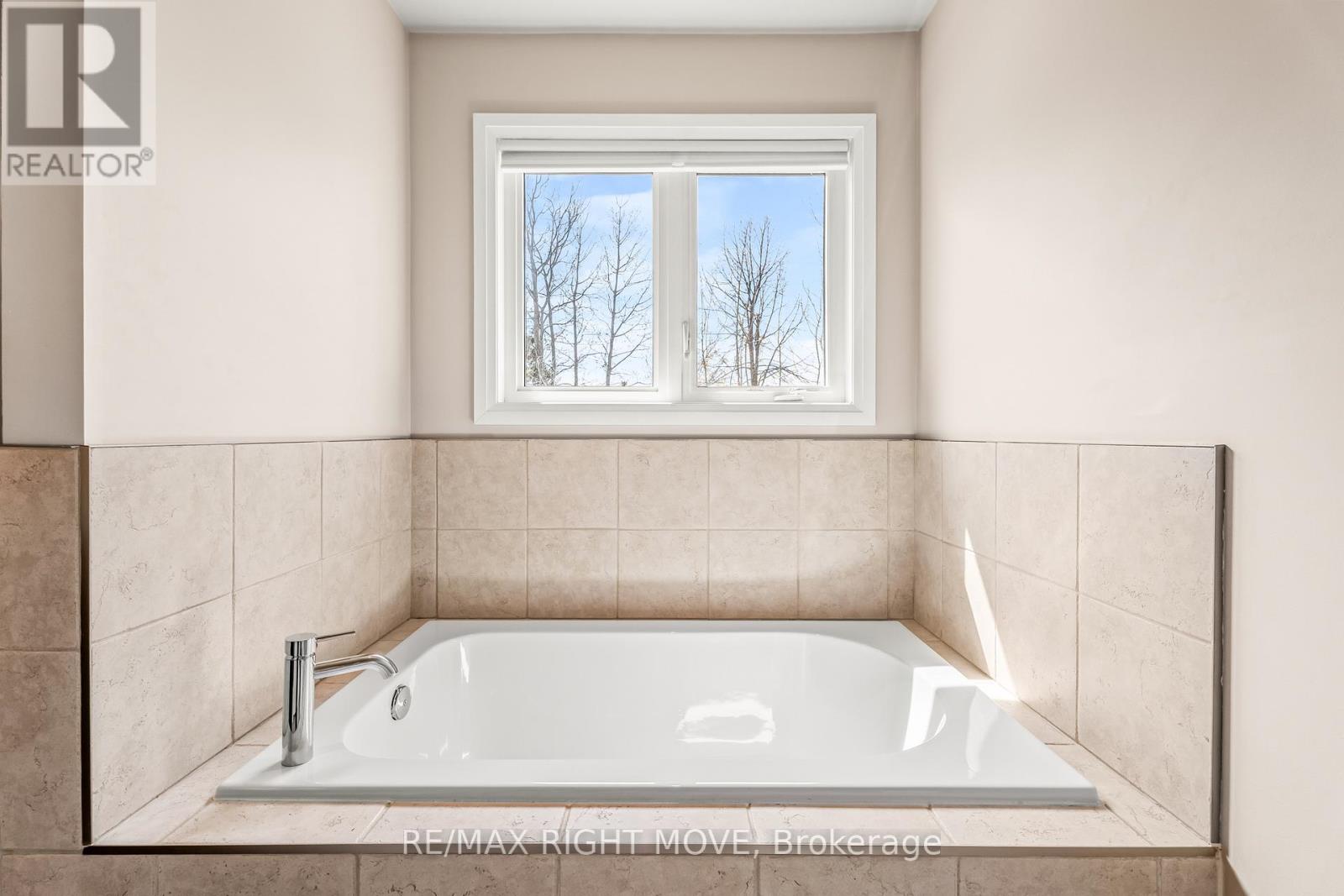 9 Sunrise Circle, Wasaga Beach, Ontario  L9Z 1H3 - Photo 23 - S12989210