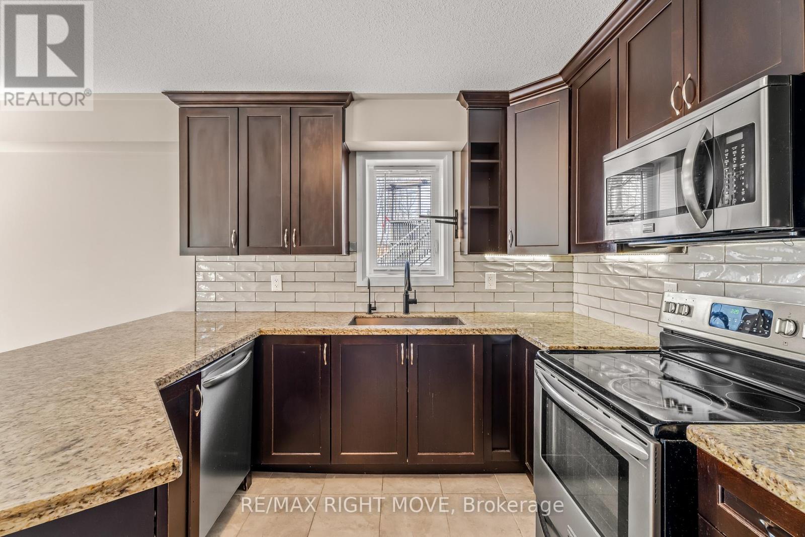 9 Sunrise Circle, Wasaga Beach, Ontario  L9Z 1H3 - Photo 29 - S12989210