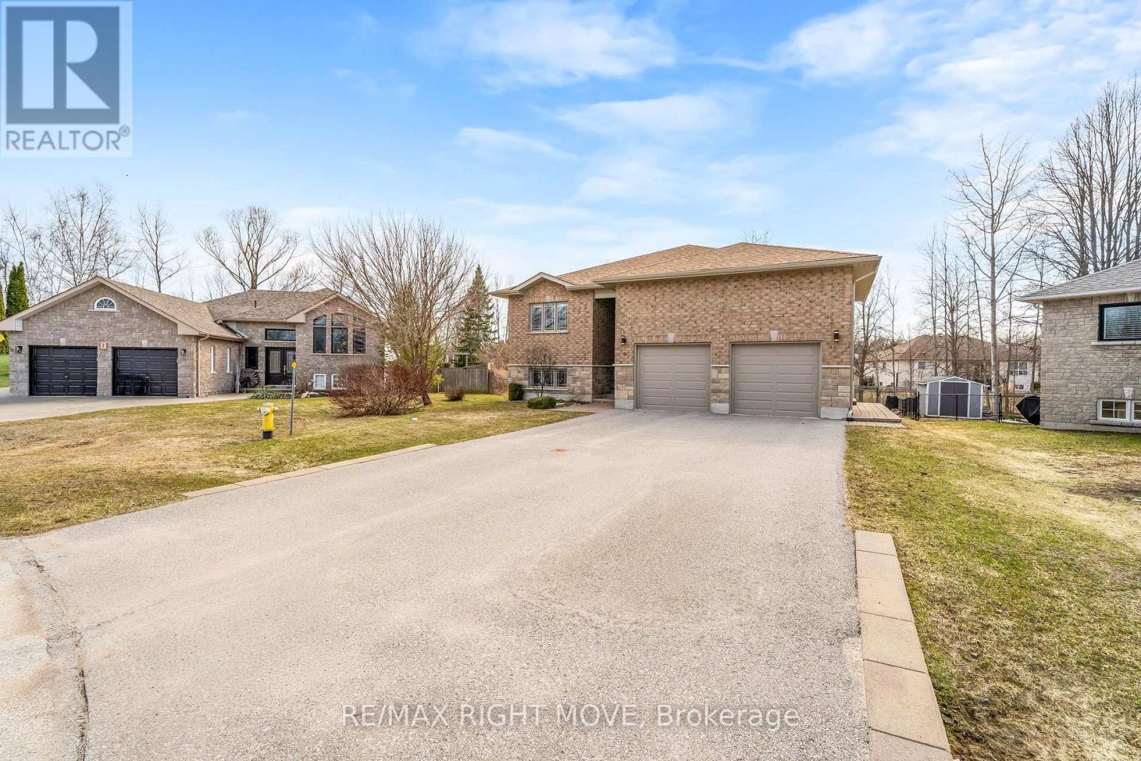 9 Sunrise Circle, Wasaga Beach, Ontario  L9Z 1H3 - Photo 3 - S12989210