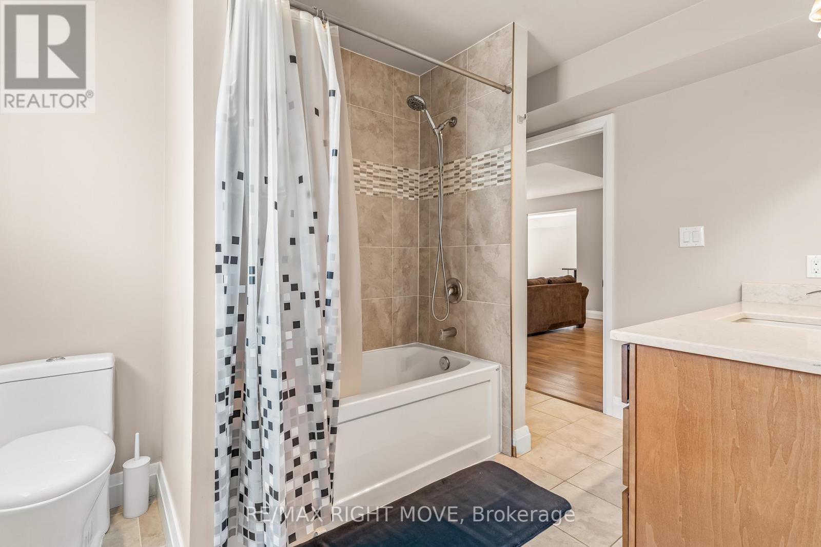 9 Sunrise Circle, Wasaga Beach, Ontario  L9Z 1H3 - Photo 35 - S12989210