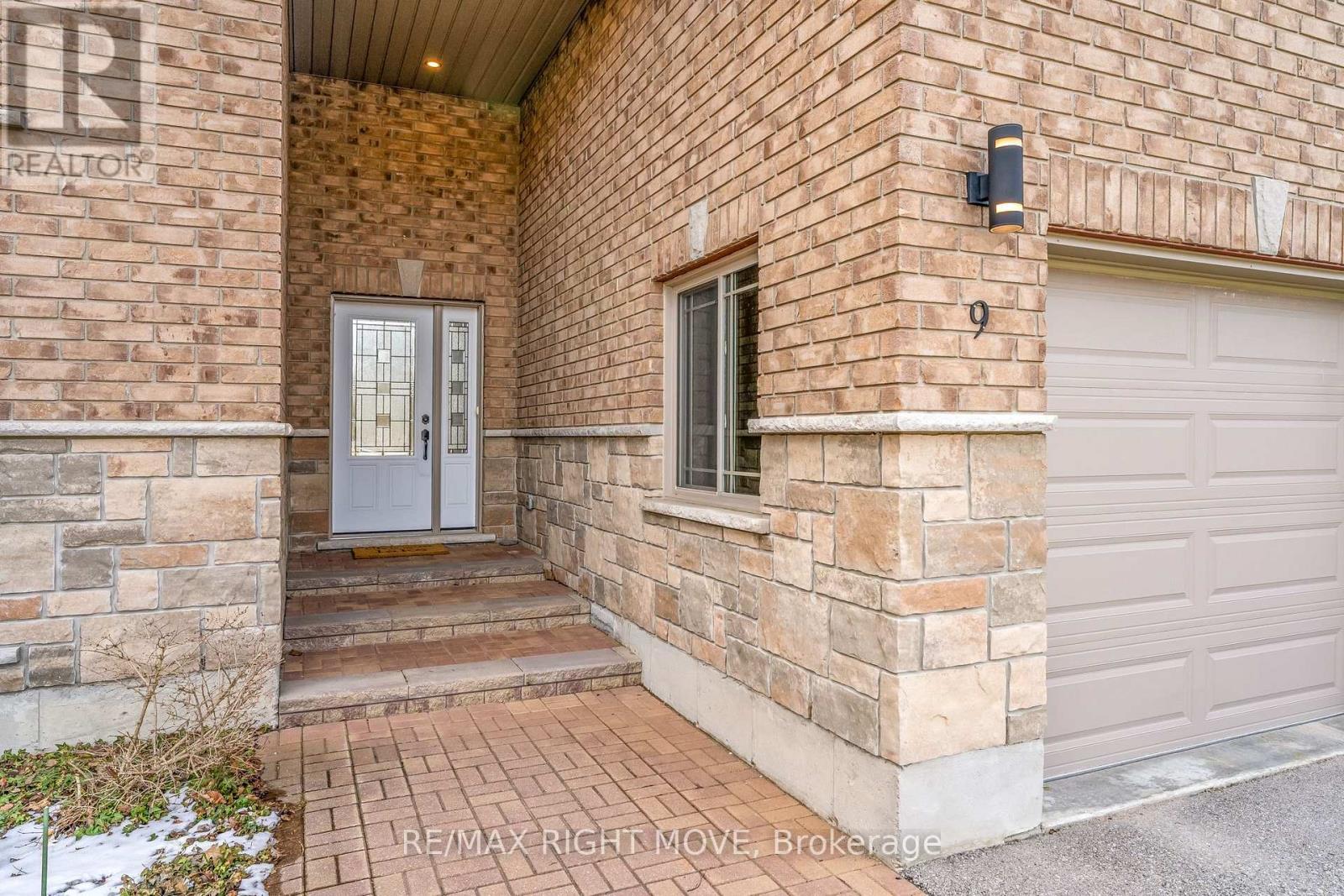 9 Sunrise Circle, Wasaga Beach, Ontario  L9Z 1H3 - Photo 4 - S12989210