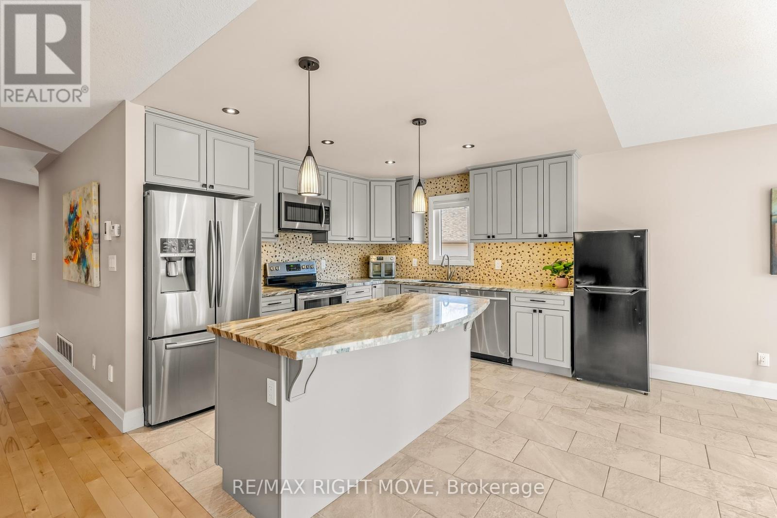 9 Sunrise Circle, Wasaga Beach, Ontario  L9Z 1H3 - Photo 6 - S12989210