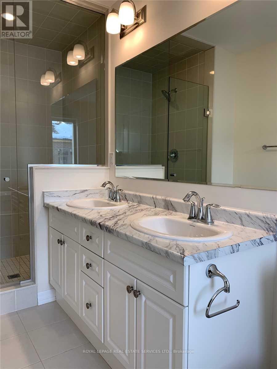 3324 Erasmum Street, Oakville, Ontario  L6M 1S3 - Photo 10 - W12989216