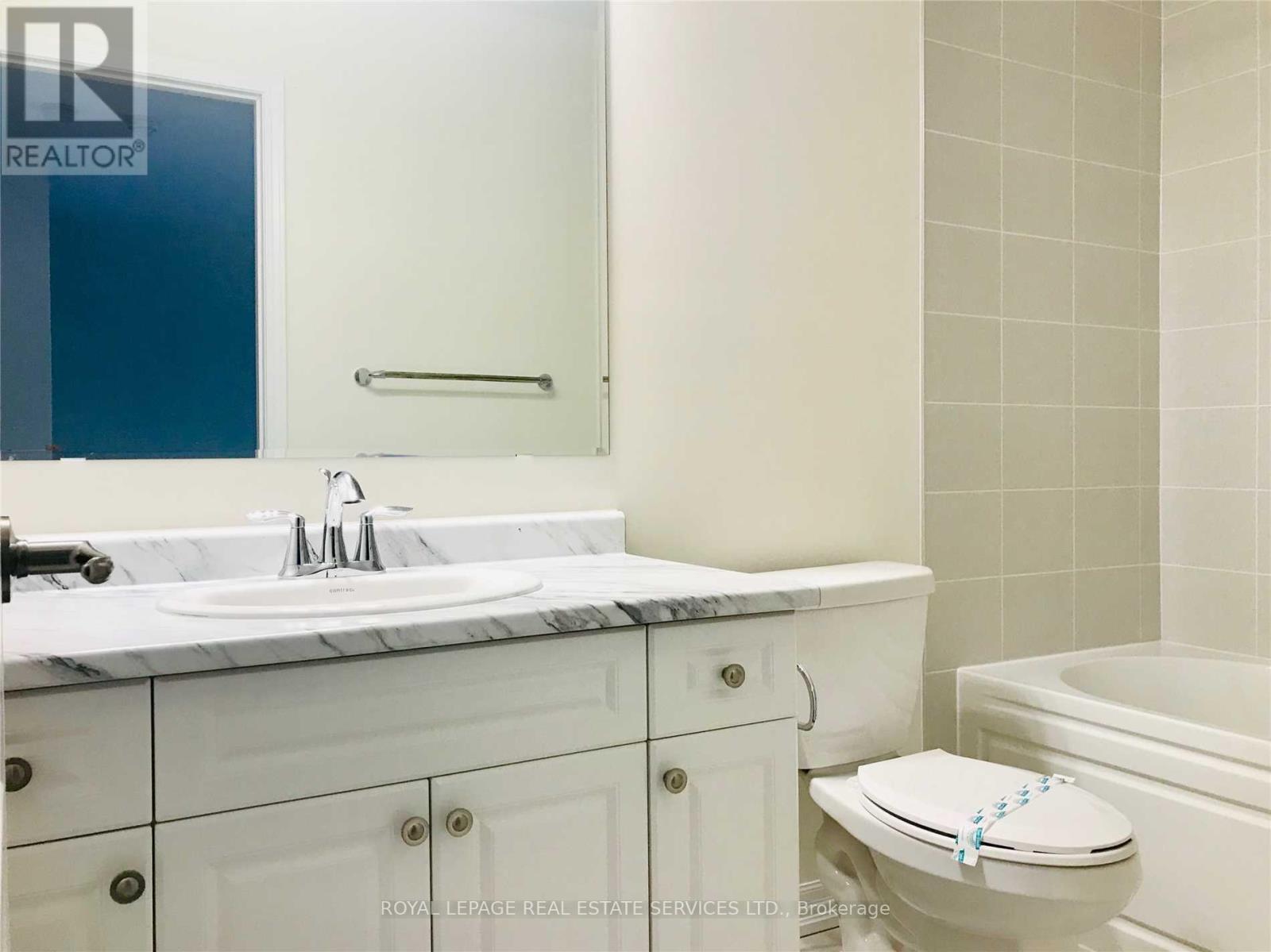 3324 Erasmum Street, Oakville, Ontario  L6M 1S3 - Photo 11 - W12989216