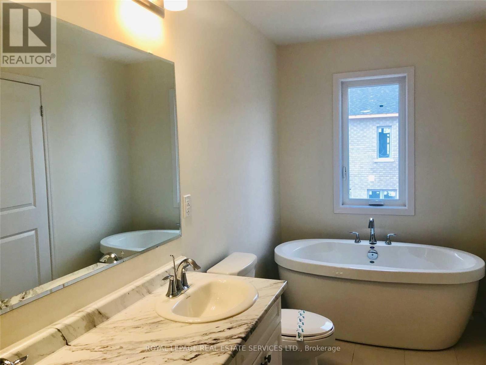 3324 Erasmum Street, Oakville, Ontario  L6M 1S3 - Photo 12 - W12989216