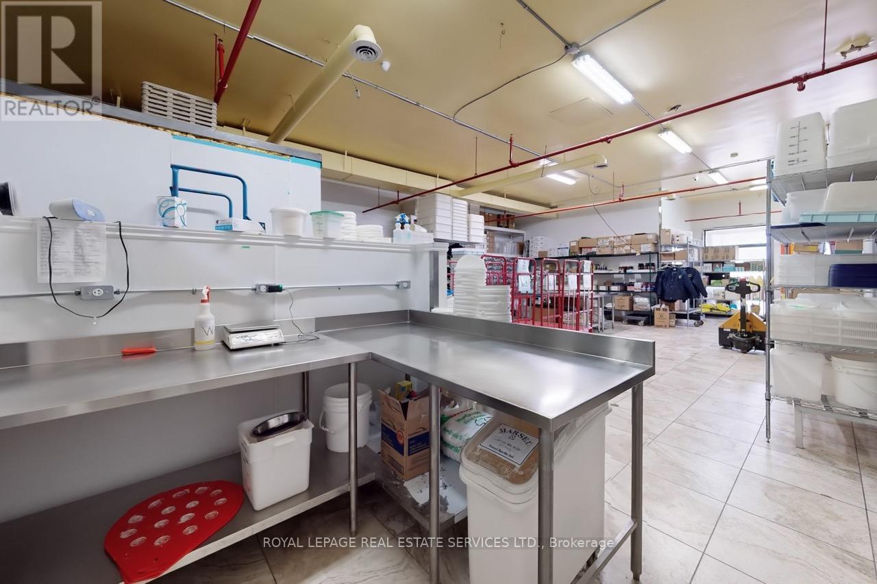 557 Dixon Road, Toronto, Ontario  M9W 1A8 - Photo 14 - W12989222