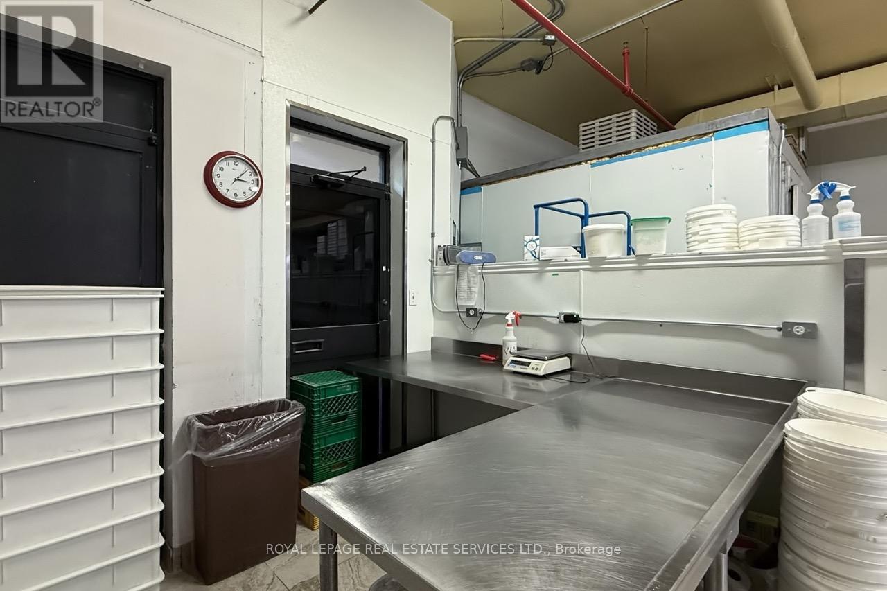 557 Dixon Road, Toronto, Ontario  M9W 1A8 - Photo 15 - W12989222