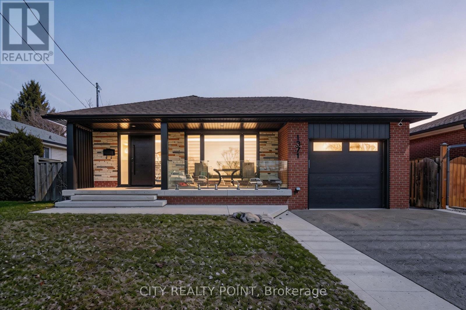 1371 OGDEN AVENUE, Mississauga, Ontario