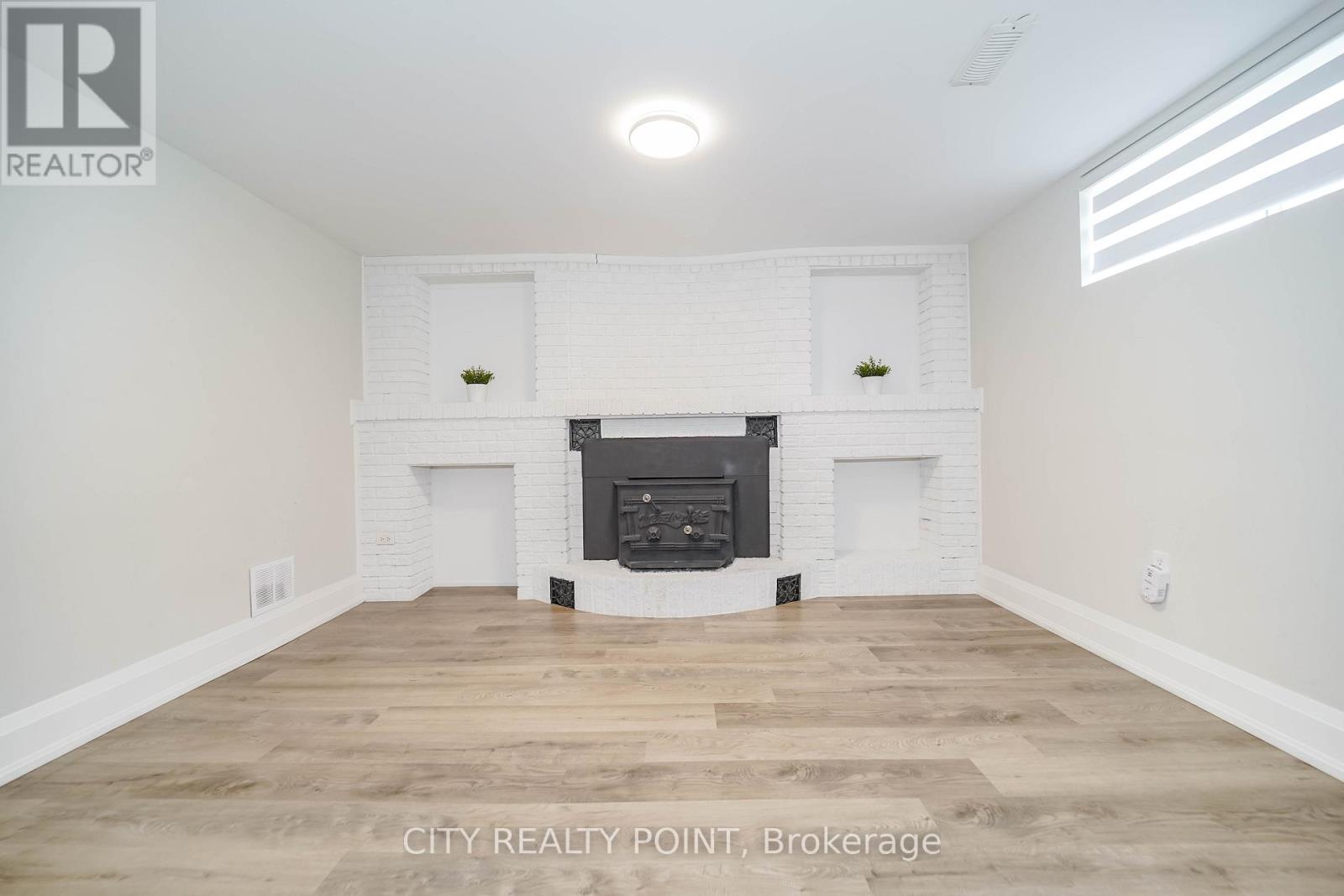 1371 Ogden Avenue, Mississauga, Ontario  L5E 2H7 - Photo 36 - W12989274