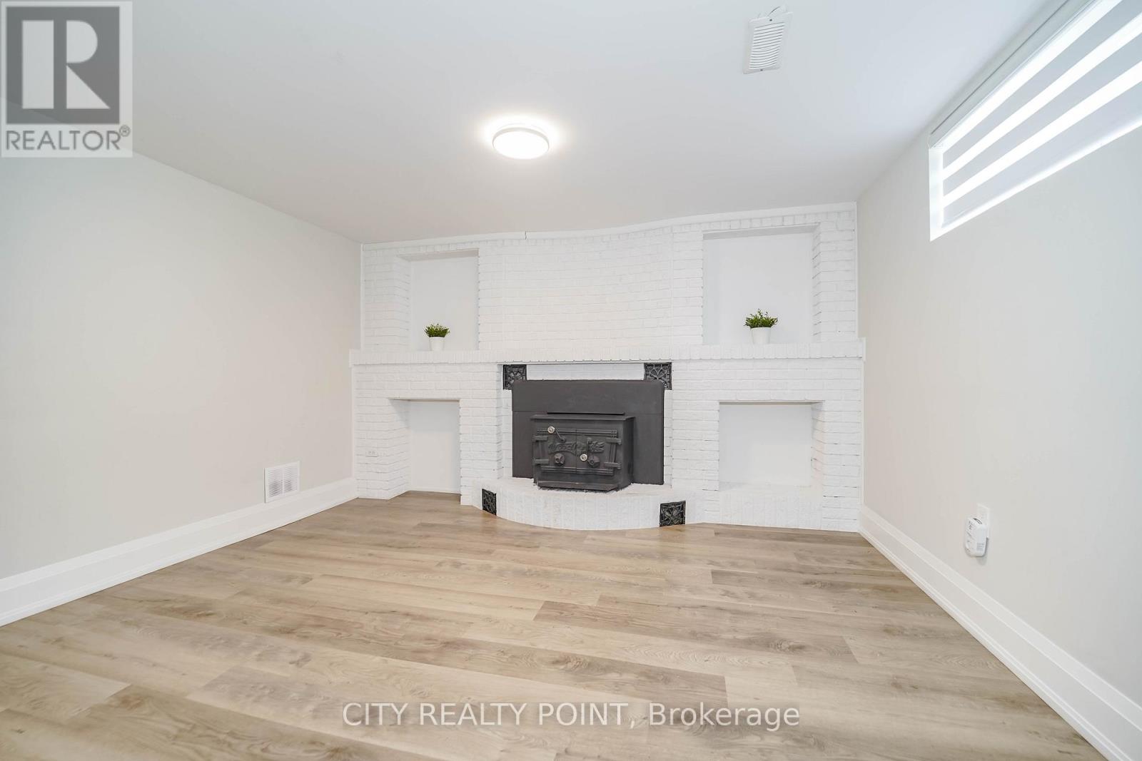 1371 Ogden Avenue, Mississauga, Ontario  L5E 2H7 - Photo 37 - W12989274