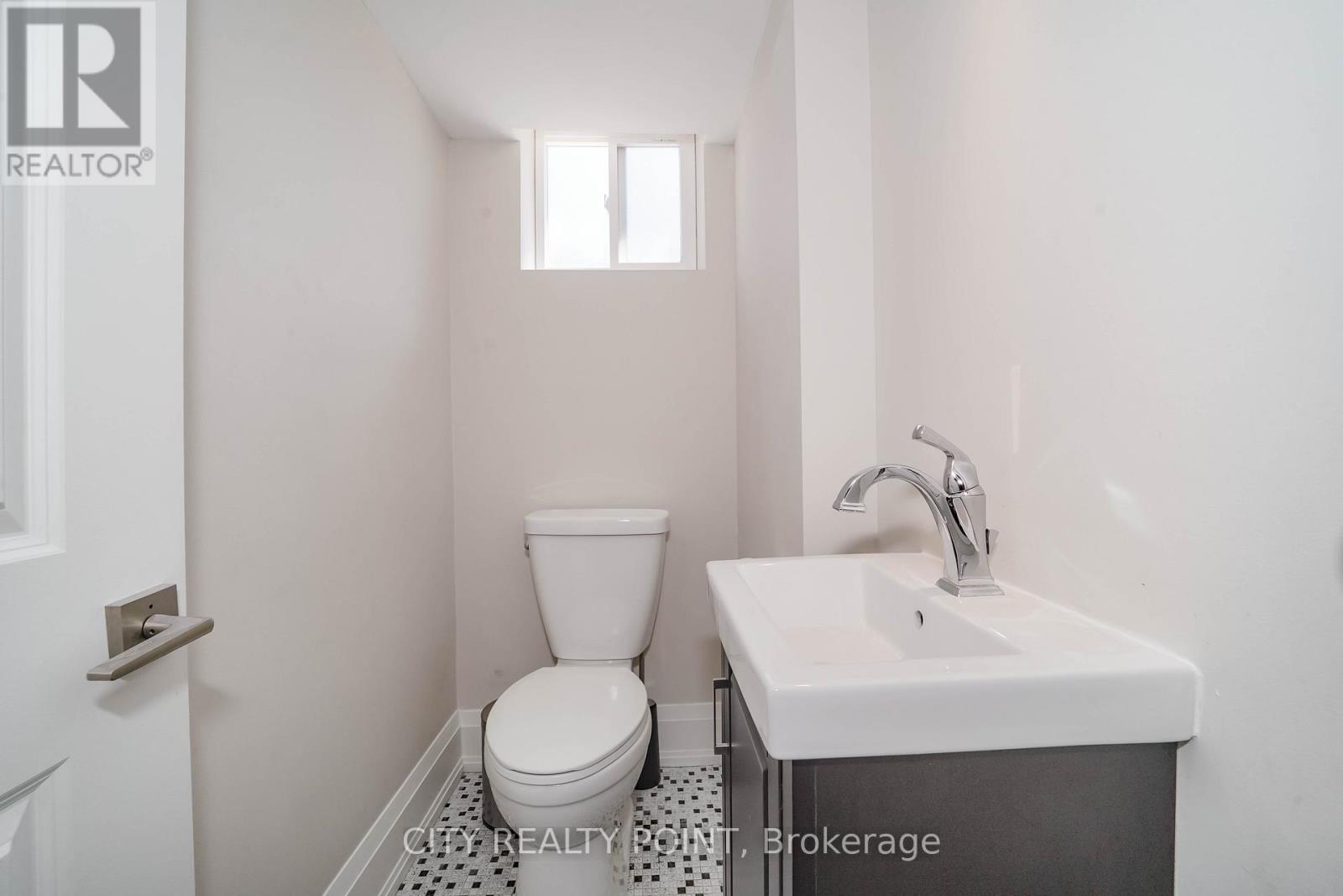 1371 Ogden Avenue, Mississauga, Ontario  L5E 2H7 - Photo 38 - W12989274