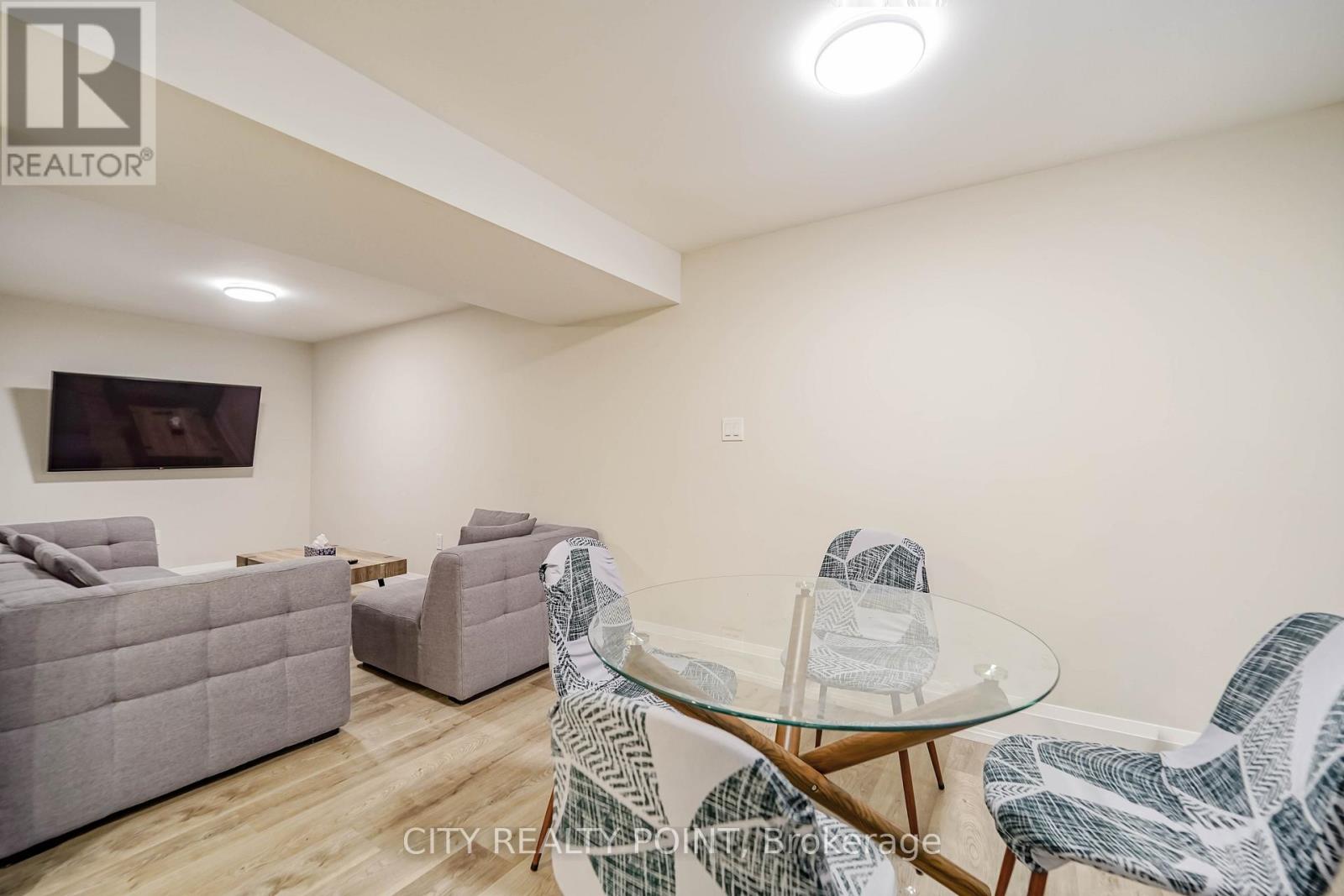 1371 Ogden Avenue, Mississauga, Ontario  L5E 2H7 - Photo 41 - W12989274