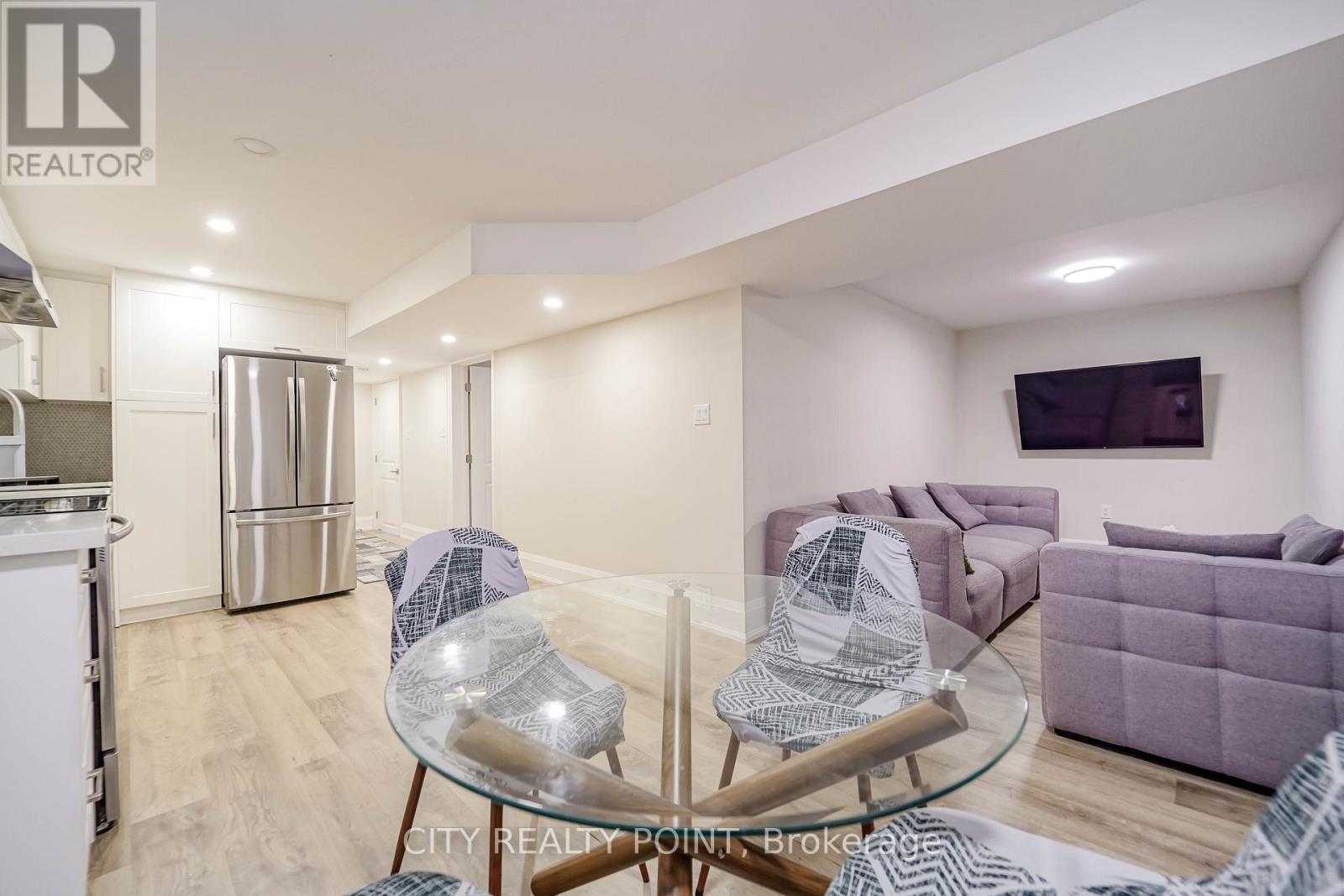 1371 Ogden Avenue, Mississauga, Ontario  L5E 2H7 - Photo 43 - W12989274