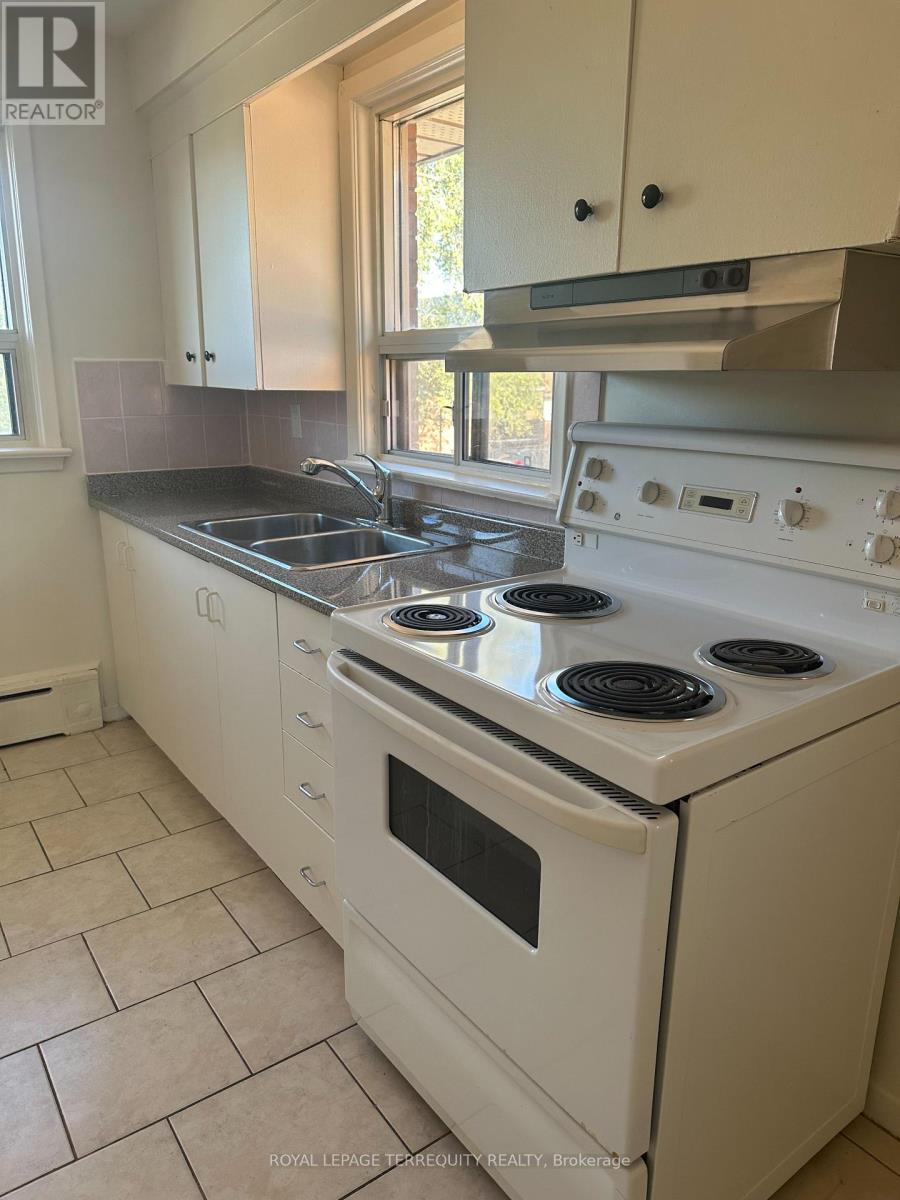 #3 - 150 Portland Street, Toronto, Ontario  M8Y 1B2 - Photo 6 - W12989298