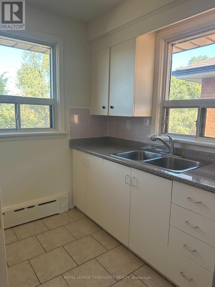 #3 - 150 Portland Street, Toronto, Ontario  M8Y 1B2 - Photo 7 - W12989298