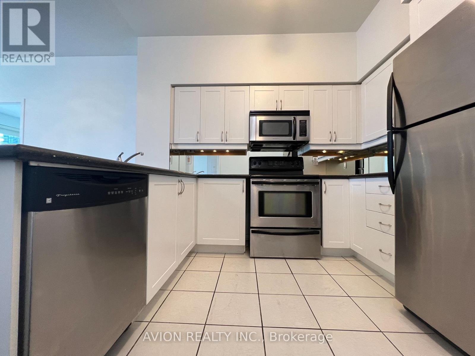 1201 - 388 Prince Of Wales Drive, Mississauga, Ontario  L5B 0A1 - Photo 4 - W12989312