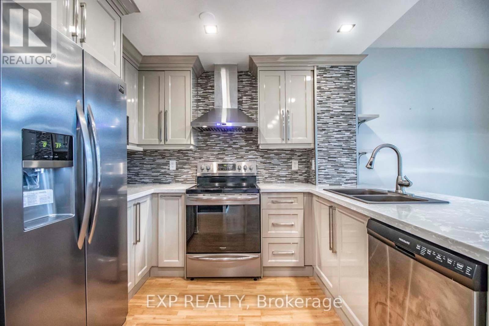 707 - 3939 Duke Of York Boulevard, Mississauga, Ontario  L5B 4N2 - Photo 9 - W12989314