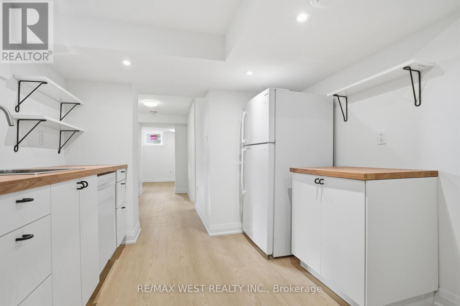 85 Allanbrooke Drive, Toronto, Ontario  M9A 3N9 - Photo 4 - W12887150