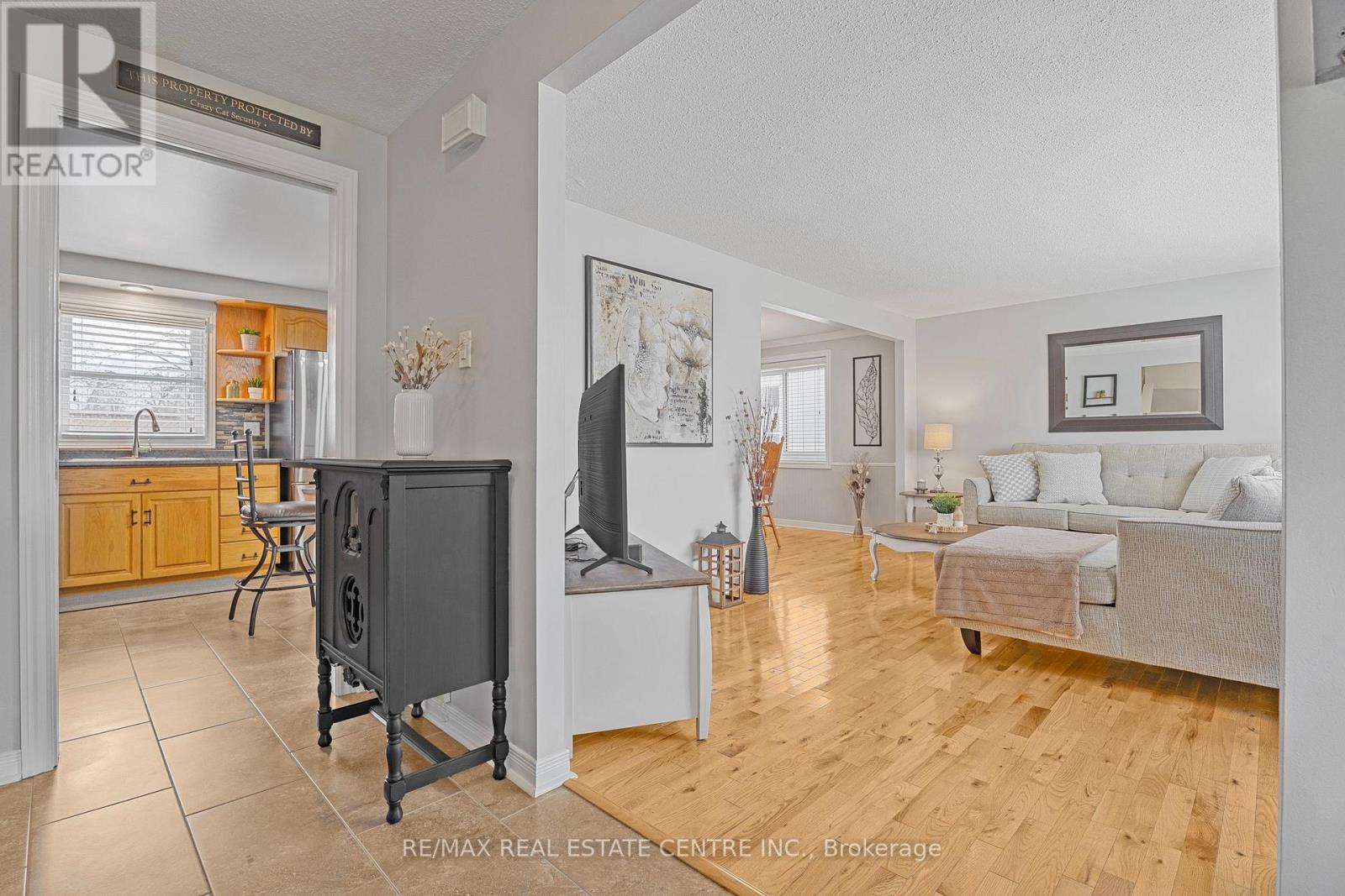 153 The Greenway, Cambridge, Ontario  N1R 6L6 - Photo 12 - X12989304