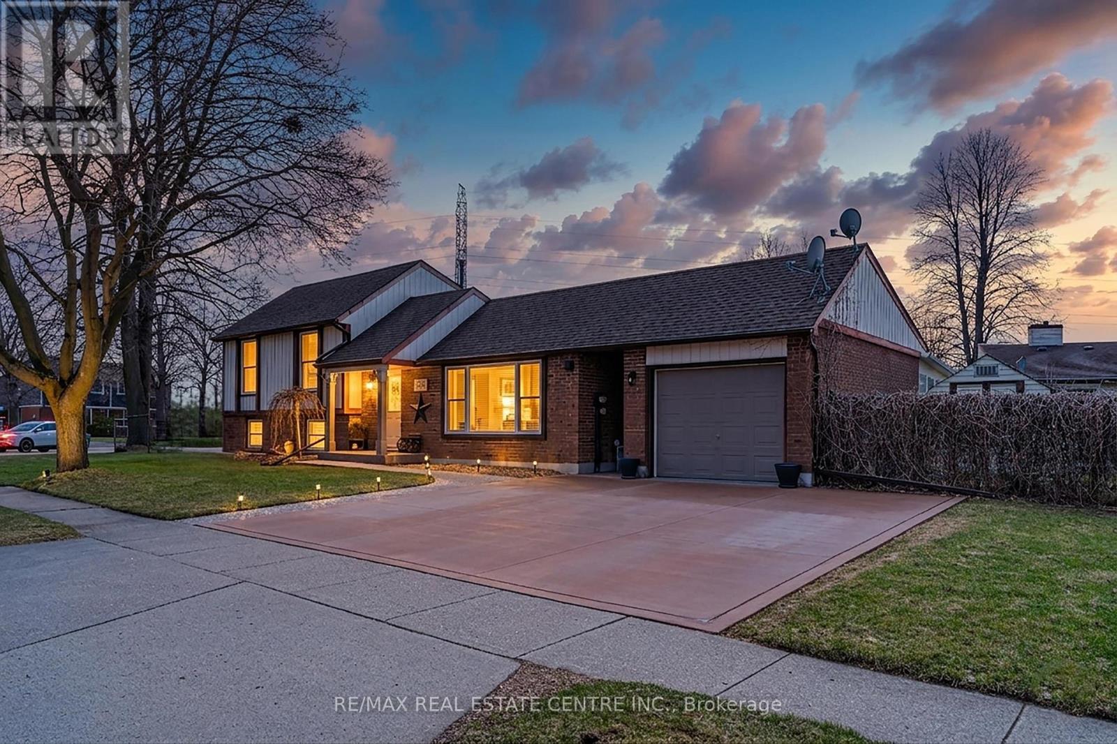 153 The Greenway, Cambridge, Ontario  N1R 6L6 - Photo 2 - X12989304