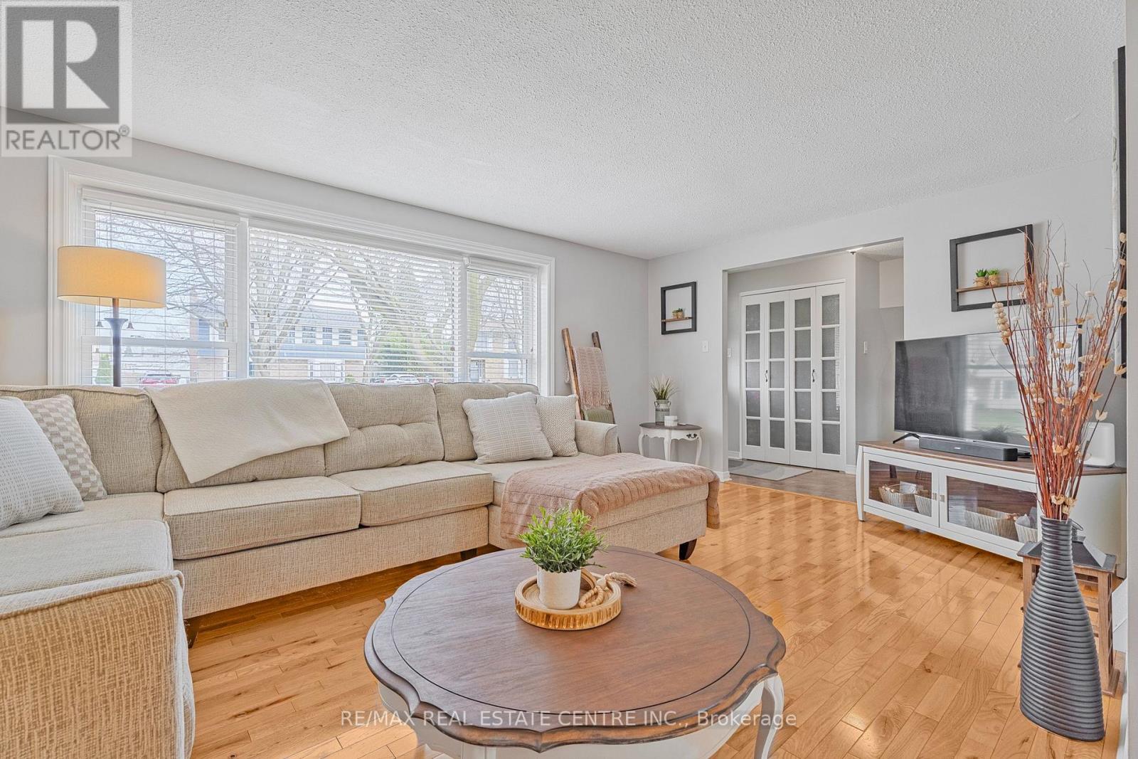 153 The Greenway, Cambridge, Ontario  N1R 6L6 - Photo 6 - X12989304