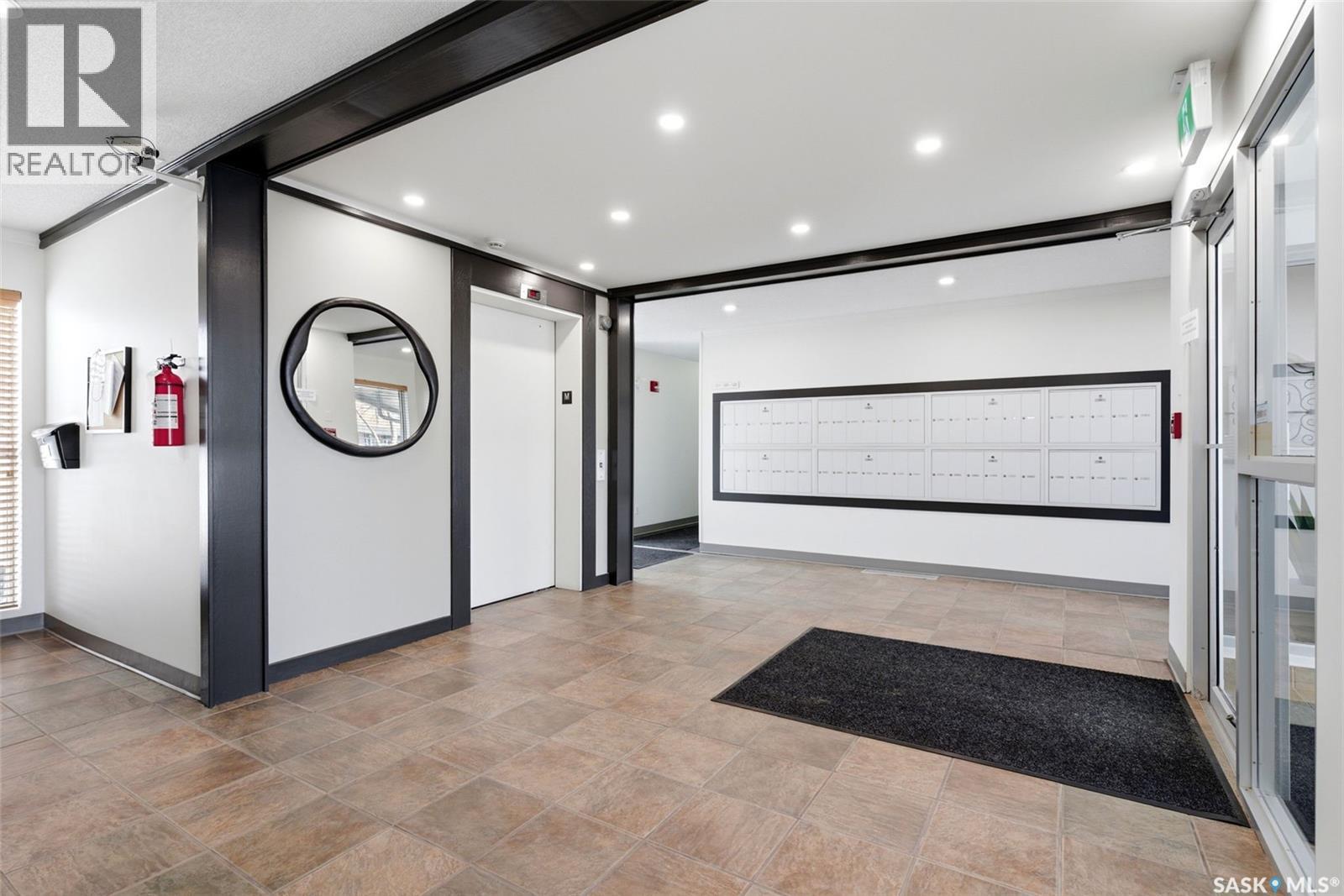 331 960 Assiniboine Avenue, Regina, Saskatchewan  S4V 2P8 - Photo 2 - SK032651