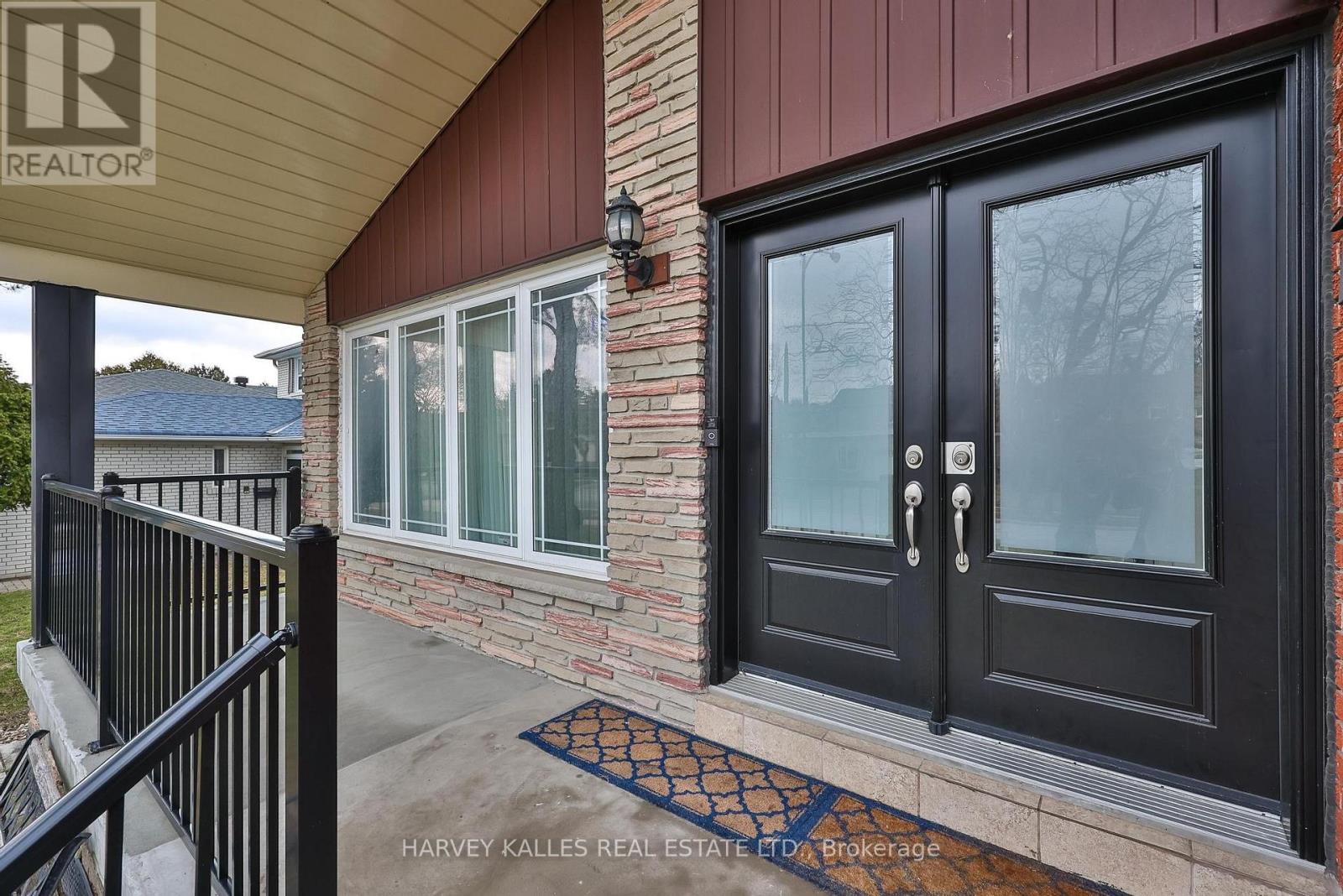 29 Rockland Drive, Toronto, Ontario M2M 2Y8 - Photo 3 - C12966700