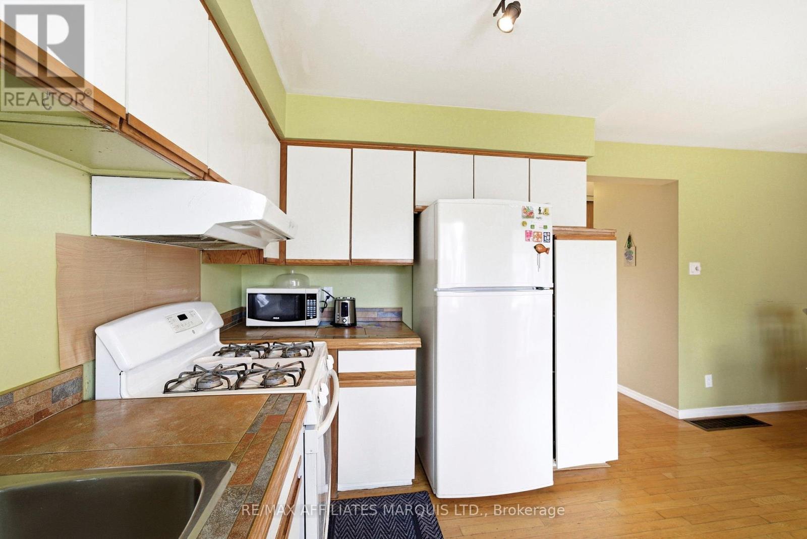 672 Champlain Drive, Cornwall, Ontario K6H 6P2 - Photo 10 - X12989458