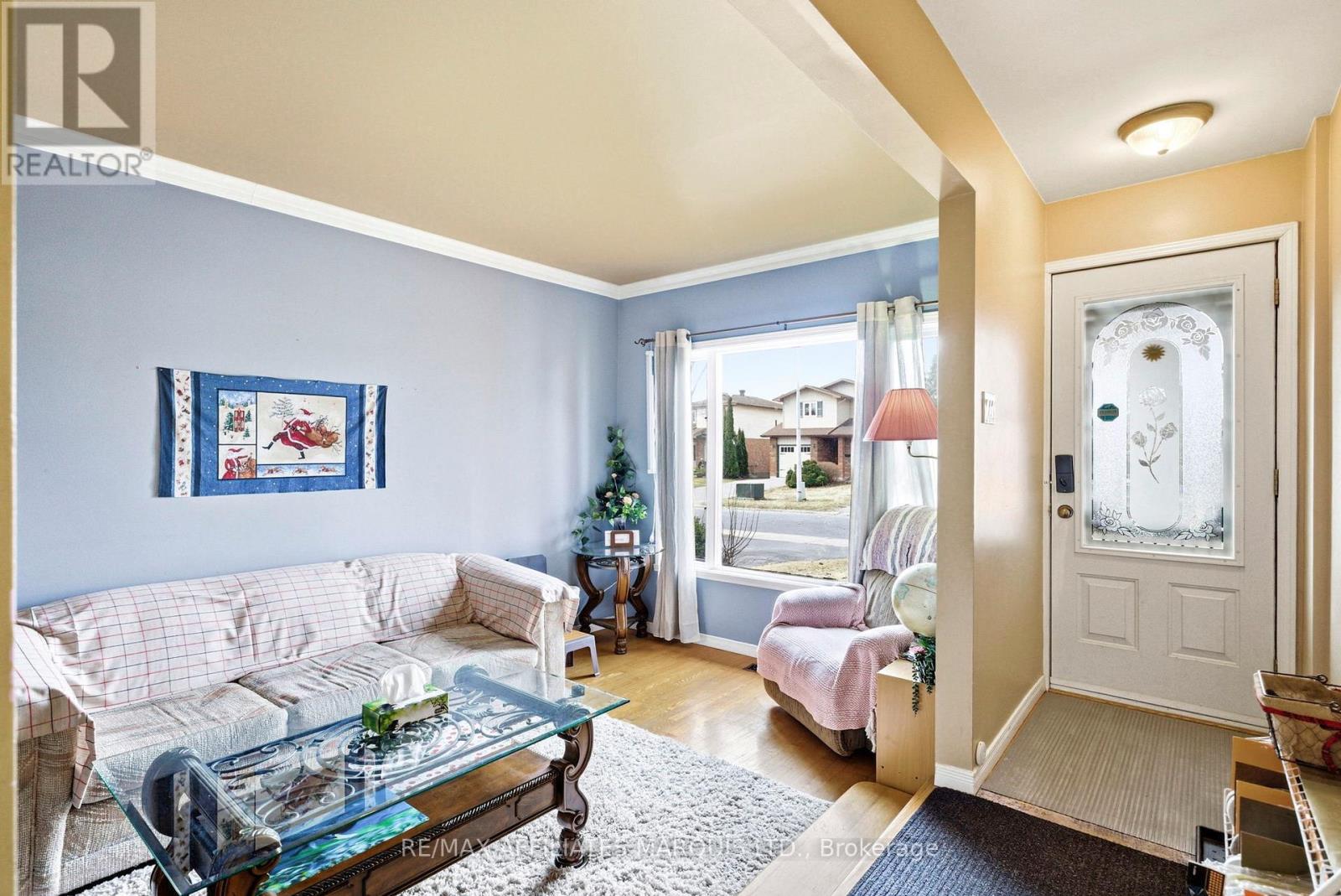 672 Champlain Drive, Cornwall, Ontario K6H 6P2 - Photo 2 - X12989458