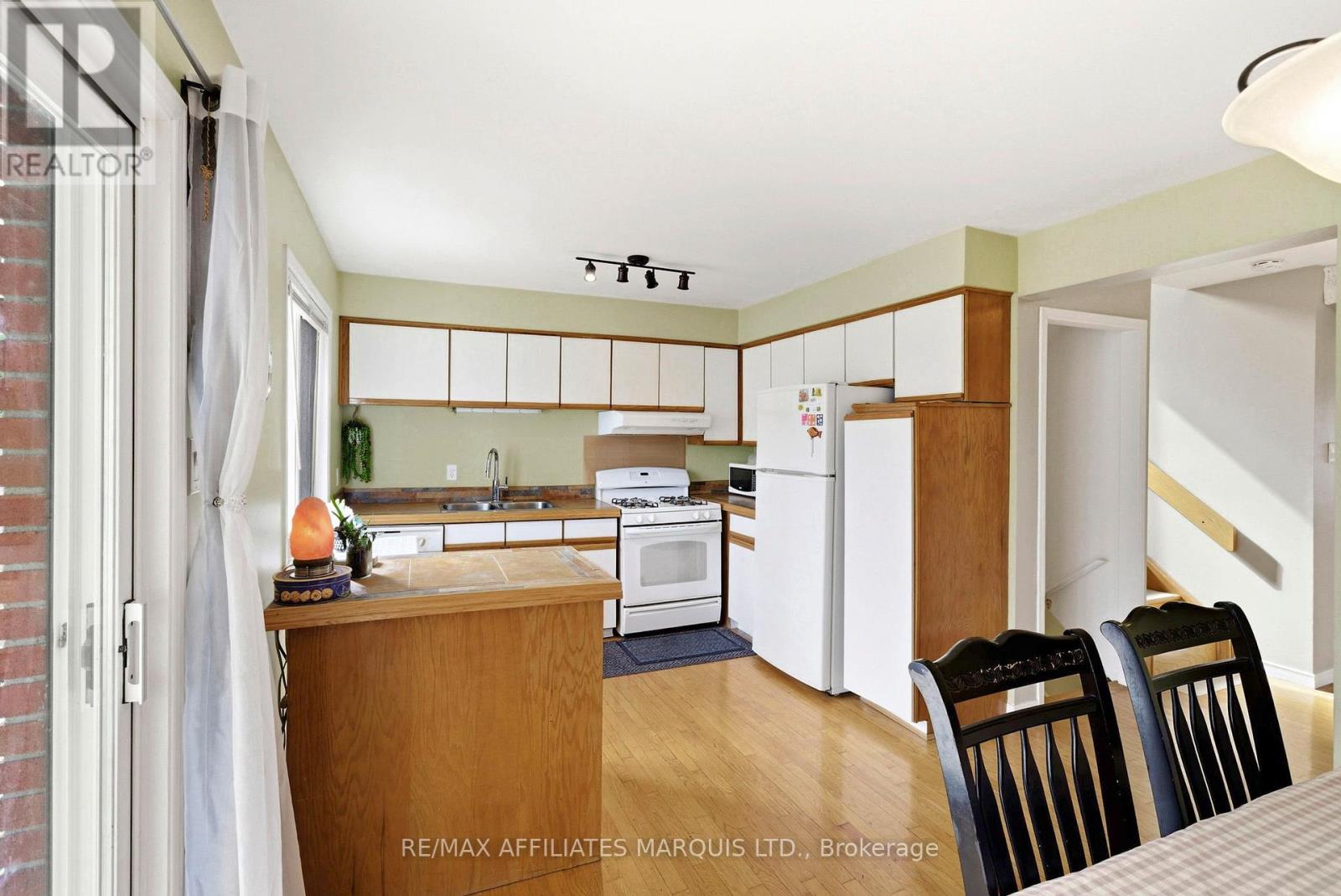 672 Champlain Drive, Cornwall, Ontario K6H 6P2 - Photo 8 - X12989458