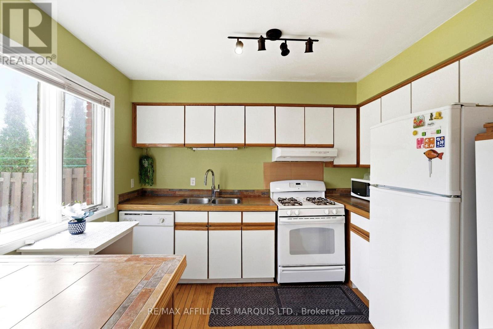 672 Champlain Drive, Cornwall, Ontario K6H 6P2 - Photo 9 - X12989458