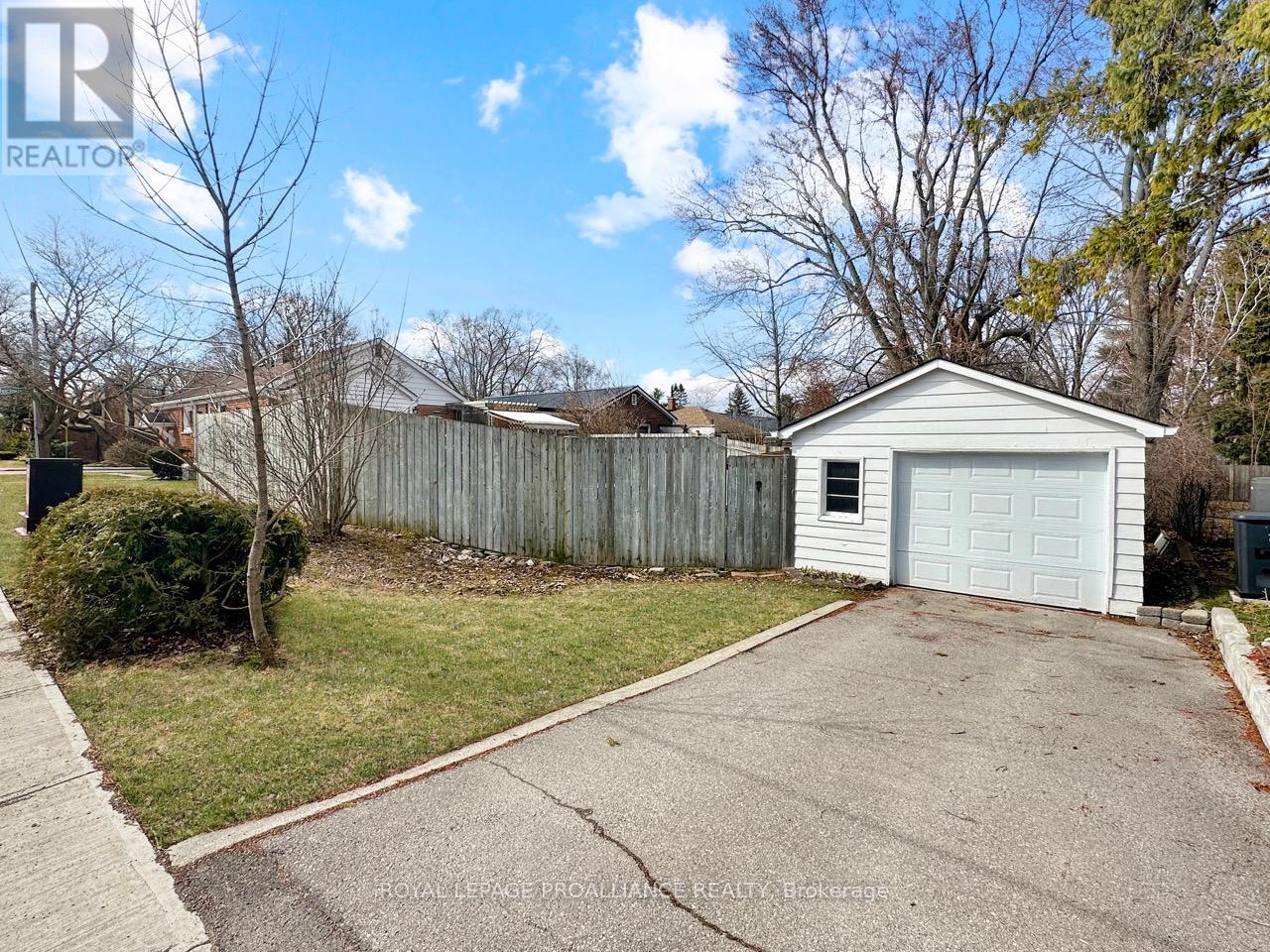 284 Victoria Avenue, Belleville, Ontario  K8N 2C7 - Photo 4 - X12887628