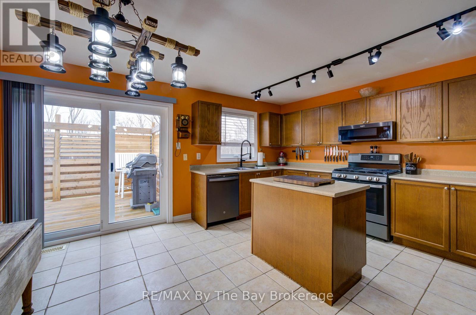 229 Atkinson Street, Clearview (Stayner), Ontario  L0M 1S0 - Photo 10 - S12989364