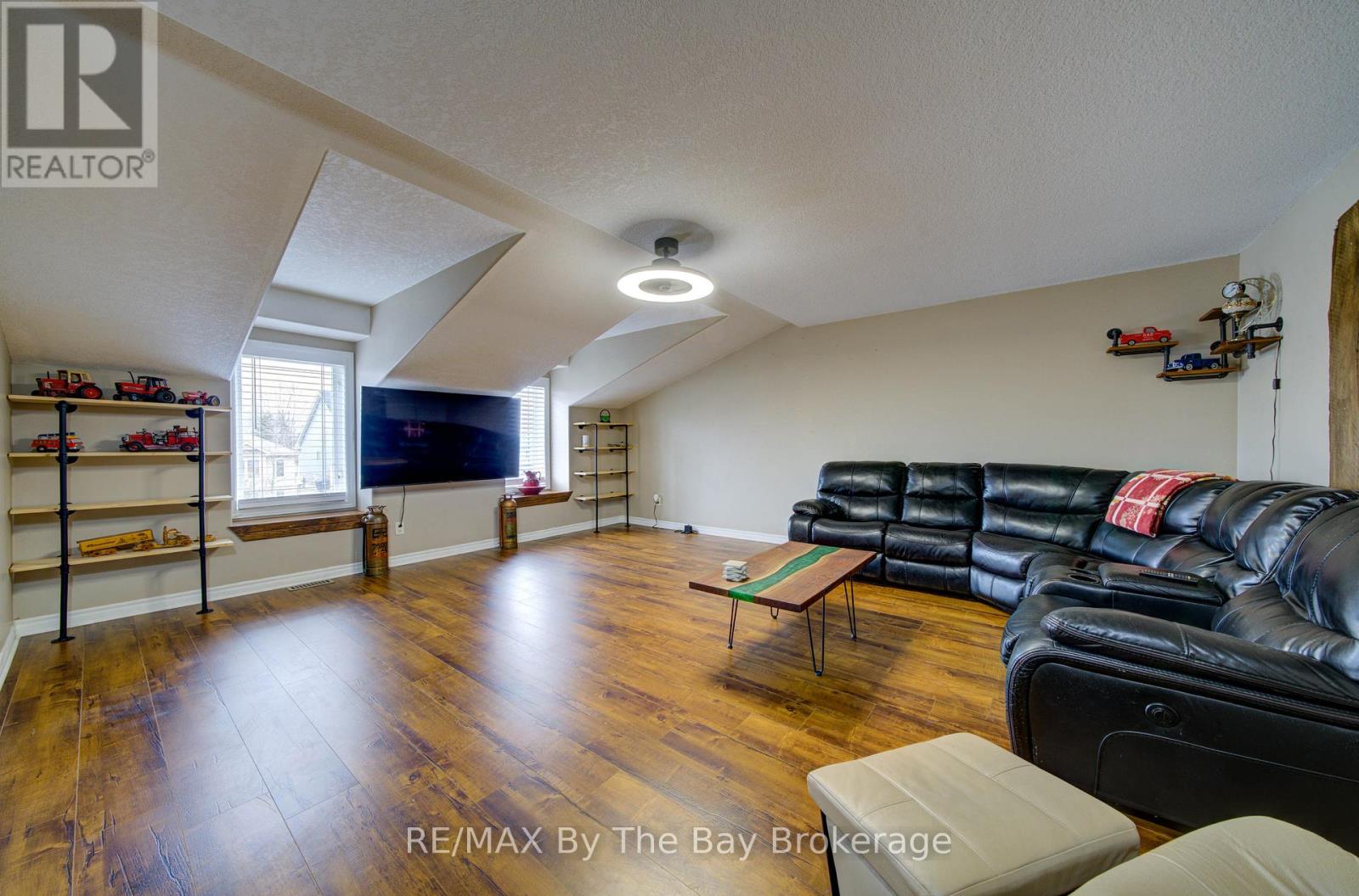 229 Atkinson Street, Clearview (Stayner), Ontario  L0M 1S0 - Photo 4 - S12989364