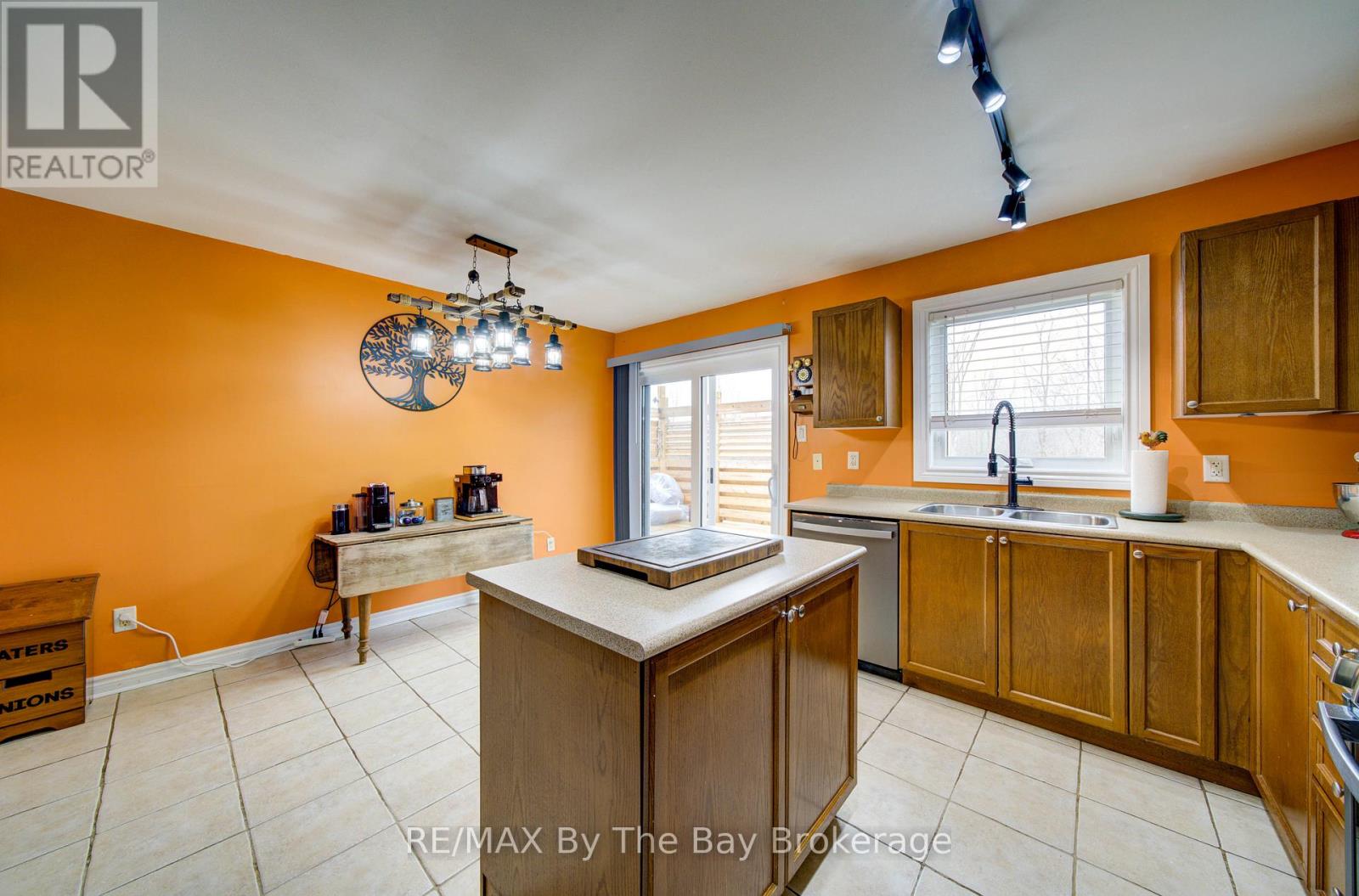 229 Atkinson Street, Clearview (Stayner), Ontario  L0M 1S0 - Photo 8 - S12989364