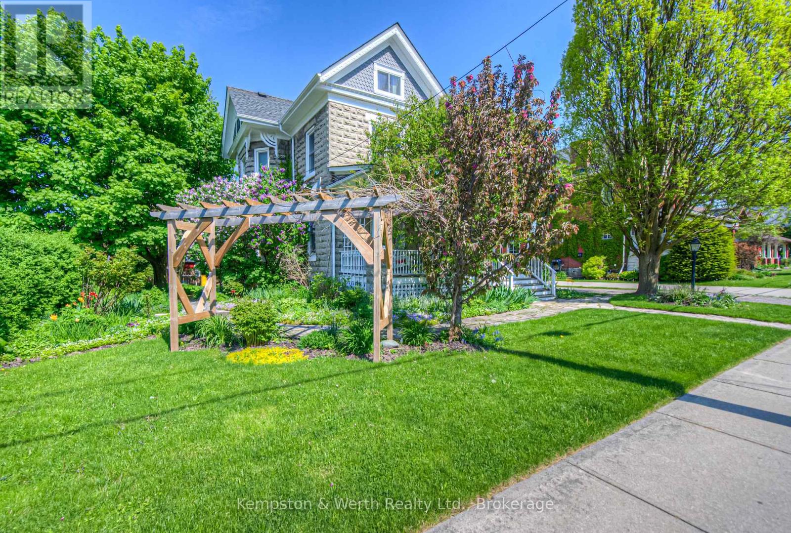 333 Barber Avenue N, North Perth, Ontario  N4W 1R8 - Photo 2 - X12989380