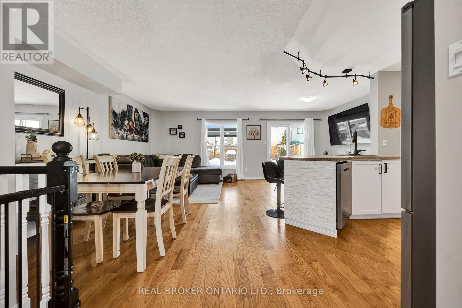 75 Peglar Crescent, Centre Wellington, Ontario  N1M 3T4 - Photo 6 - X12760548