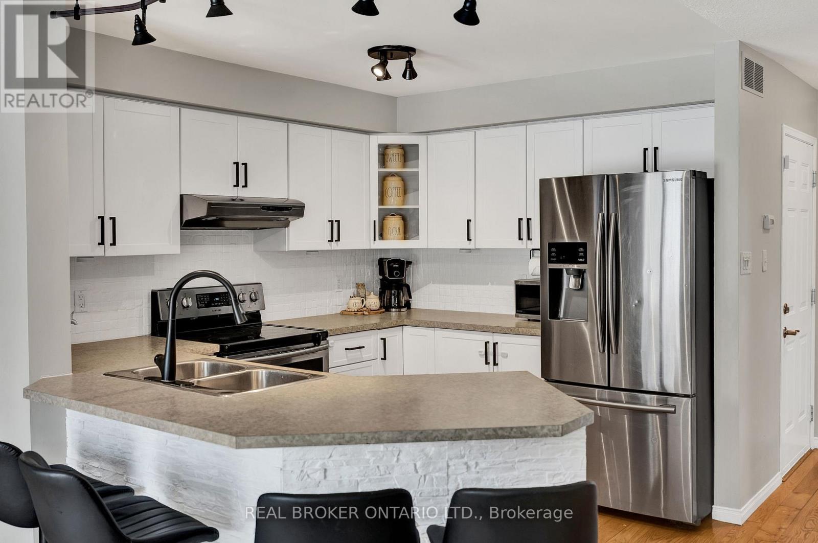 75 Peglar Crescent, Centre Wellington, Ontario  N1M 3T4 - Photo 7 - X12760548