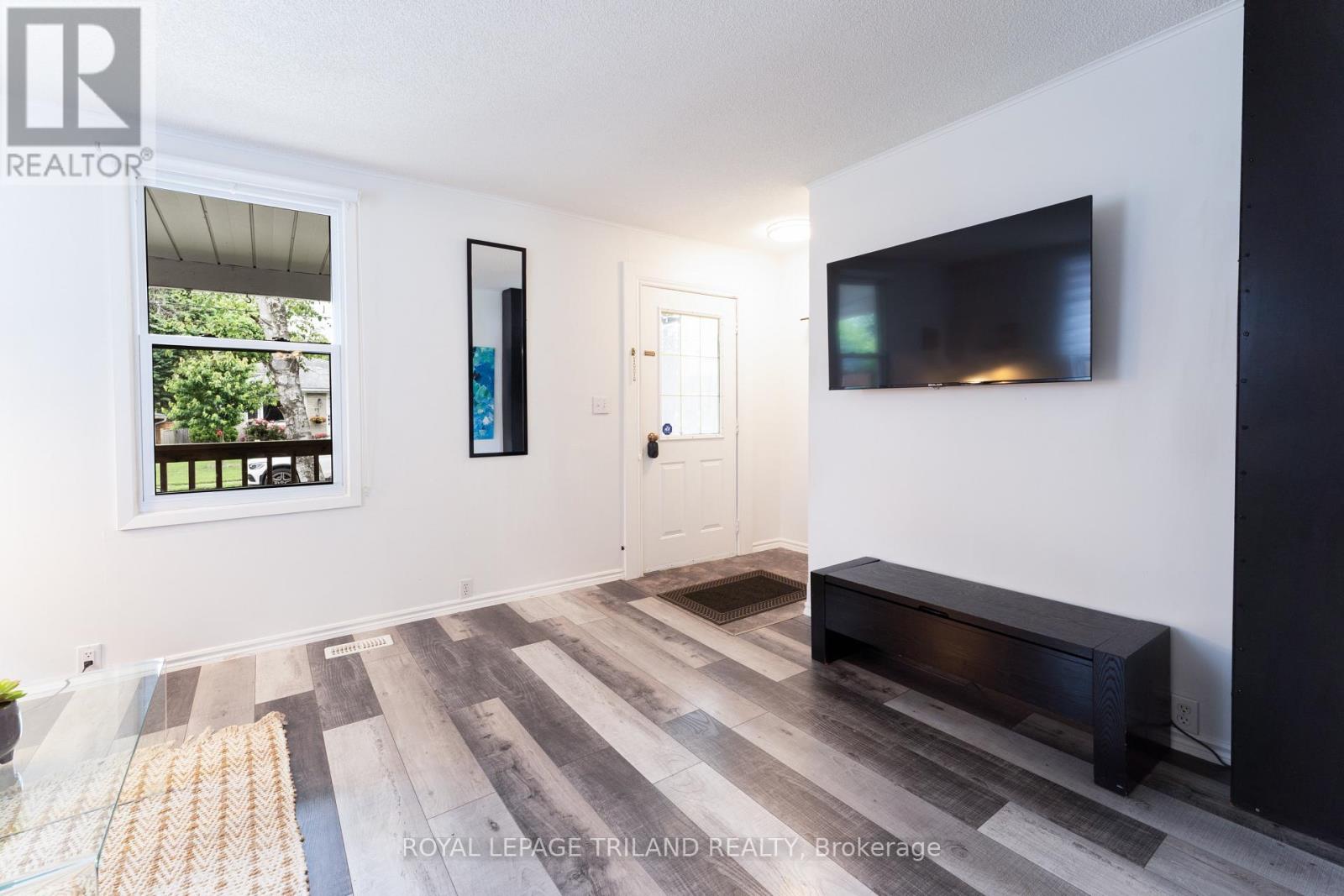 326 Smith Street, Central Elgin, Ontario  N5L 1C6 - Photo 4 - X12989374