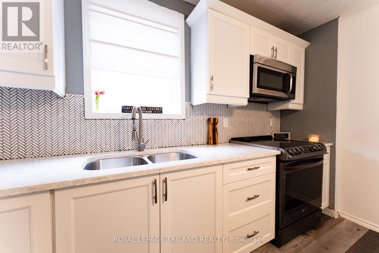 326 Smith Street, Central Elgin, Ontario  N5L 1C6 - Photo 9 - X12989374