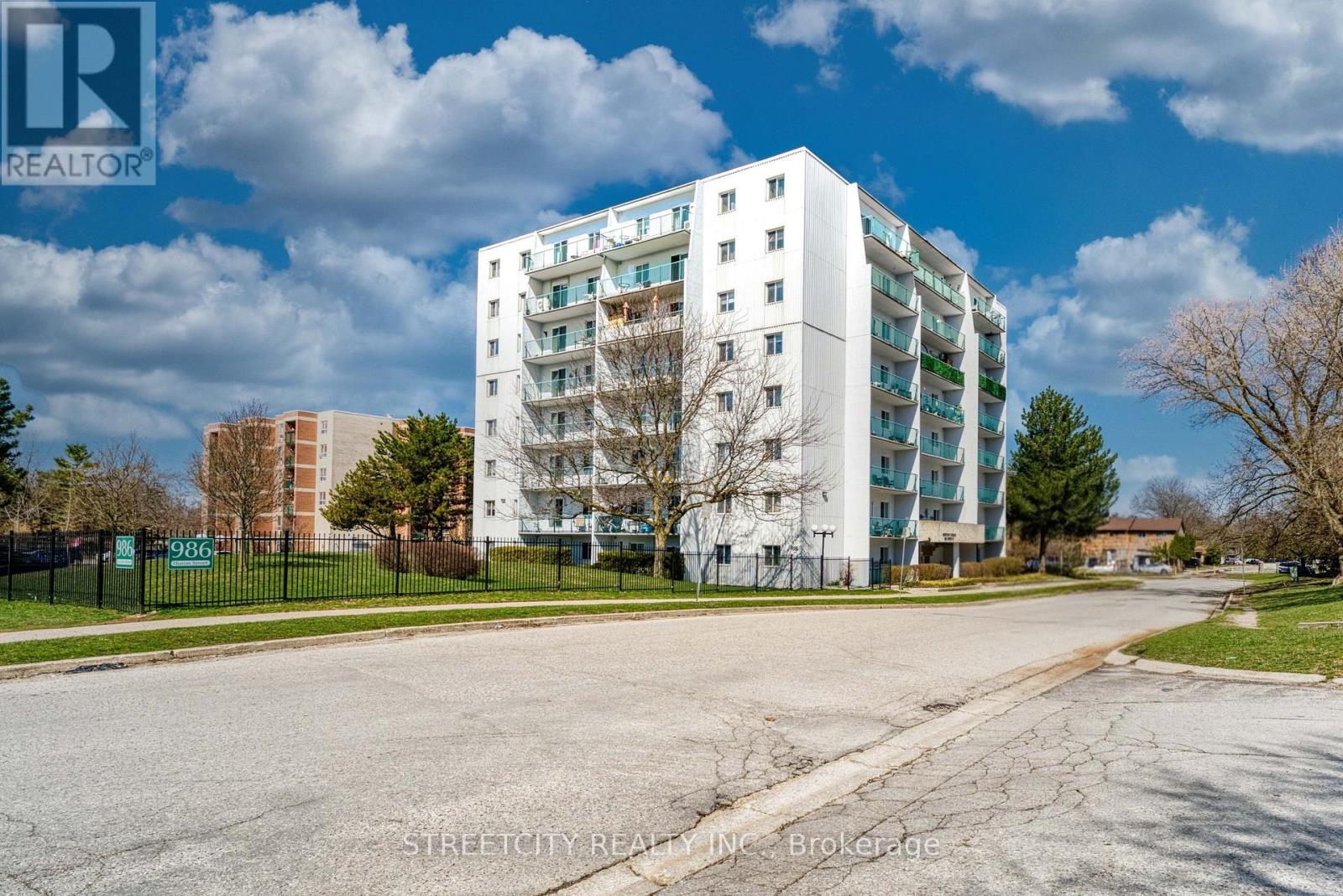 401 - 986 Huron Street