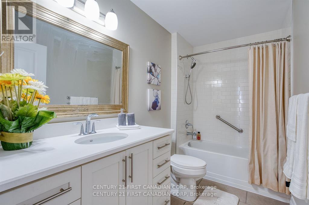 812 - 240 Villagewalk Boulevard, London North, Ontario  N6G 0P6 - Photo 18 - X12989462