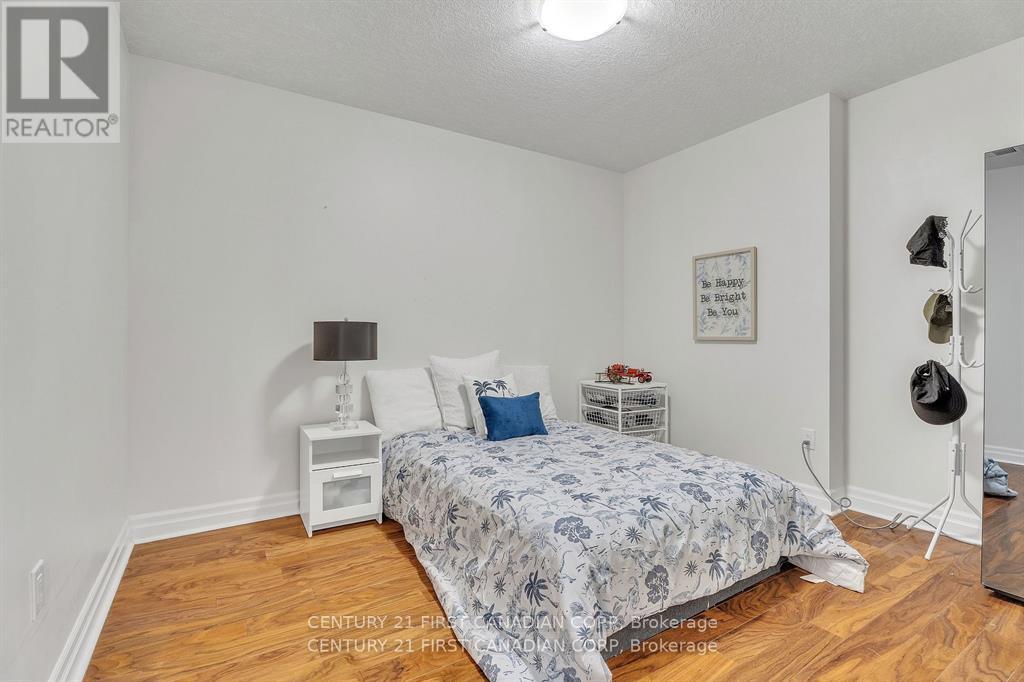 812 - 240 Villagewalk Boulevard, London North, Ontario  N6G 0P6 - Photo 5 - X12989462