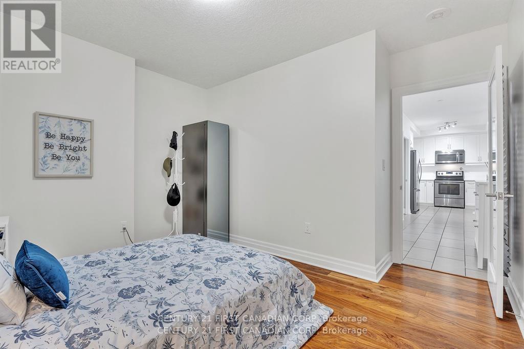 812 - 240 Villagewalk Boulevard, London North, Ontario  N6G 0P6 - Photo 6 - X12989462