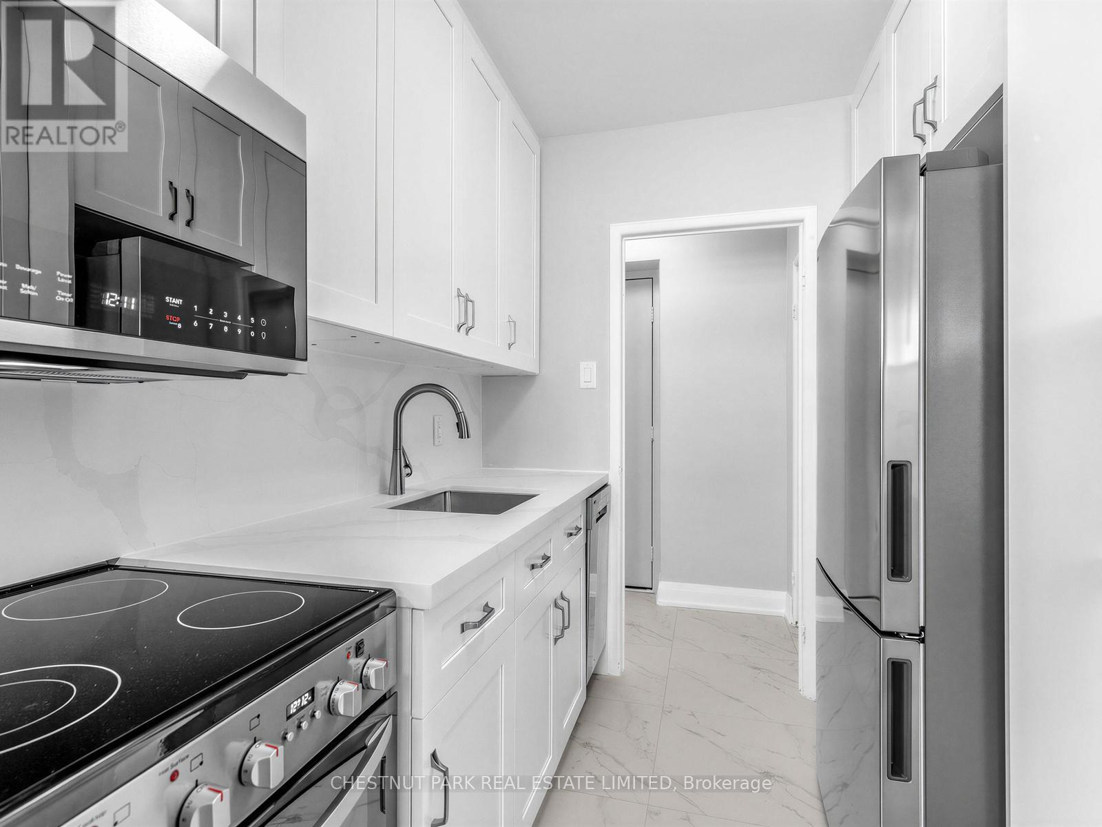 404 - 2 Ridelle Avenue, Toronto, Ontario  M6B 1H4 - Photo 10 - C12989452