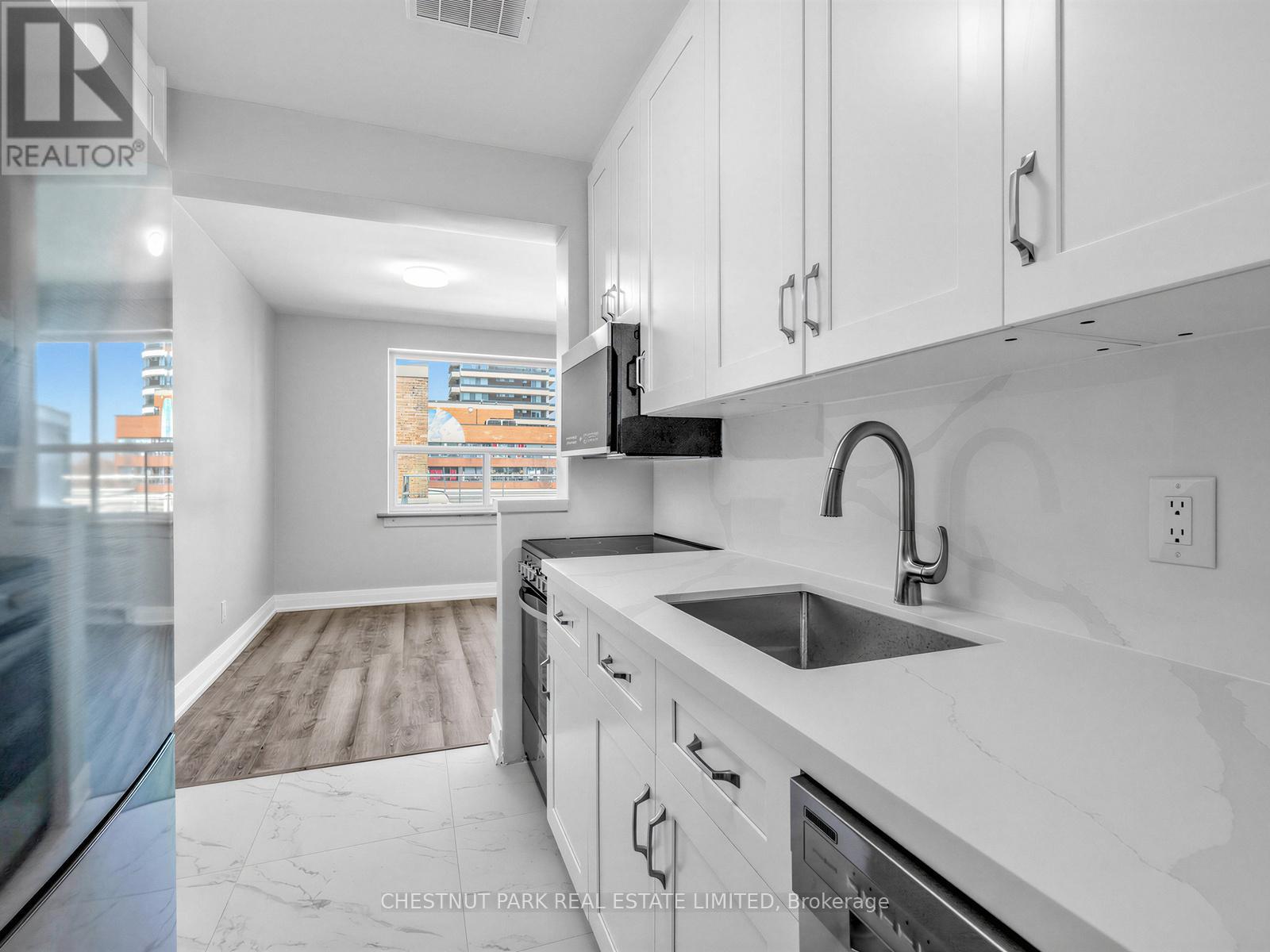 404 - 2 Ridelle Avenue, Toronto, Ontario  M6B 1H4 - Photo 12 - C12989452