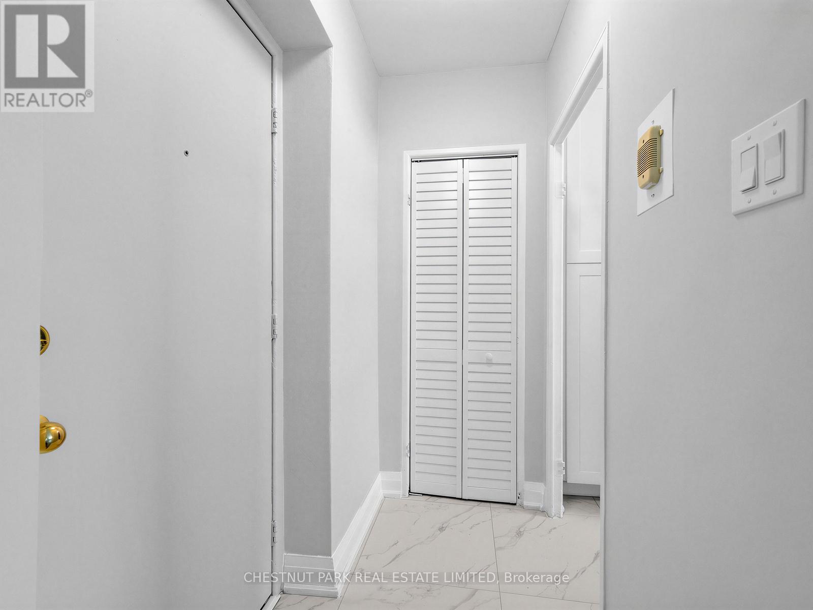 404 - 2 Ridelle Avenue, Toronto, Ontario  M6B 1H4 - Photo 2 - C12989452