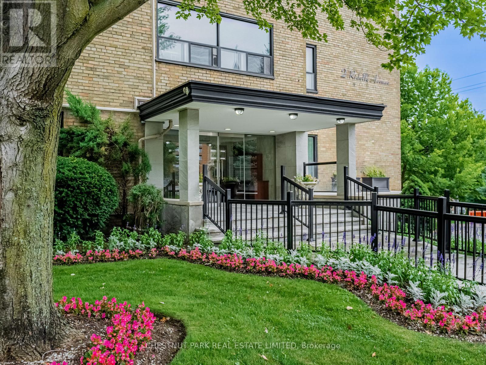 404 - 2 Ridelle Avenue, Toronto, Ontario  M6B 1H4 - Photo 28 - C12989452