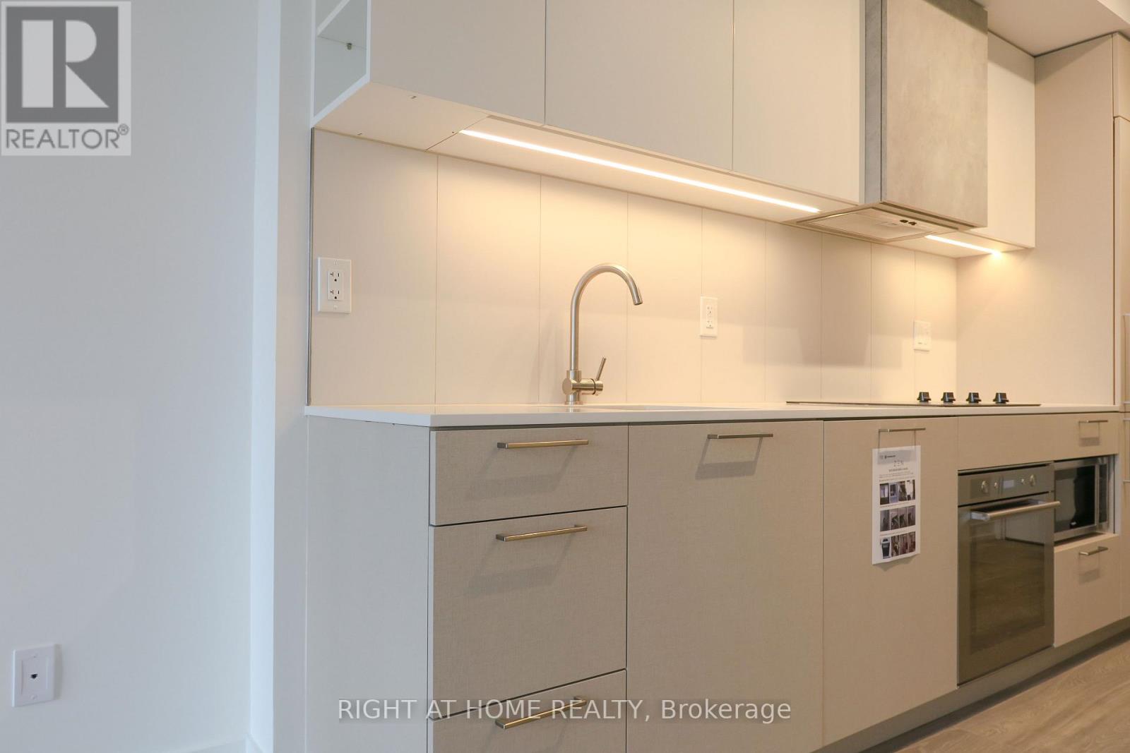 821 - 19 Western Battery Road, Toronto, Ontario  M6K 0E3 - Photo 4 - C12989456