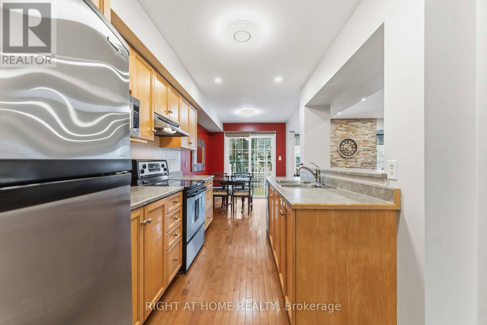 52 Fieldberry Private, Ottawa, Ontario  K2J 5E8 - Photo 11 - X12989438